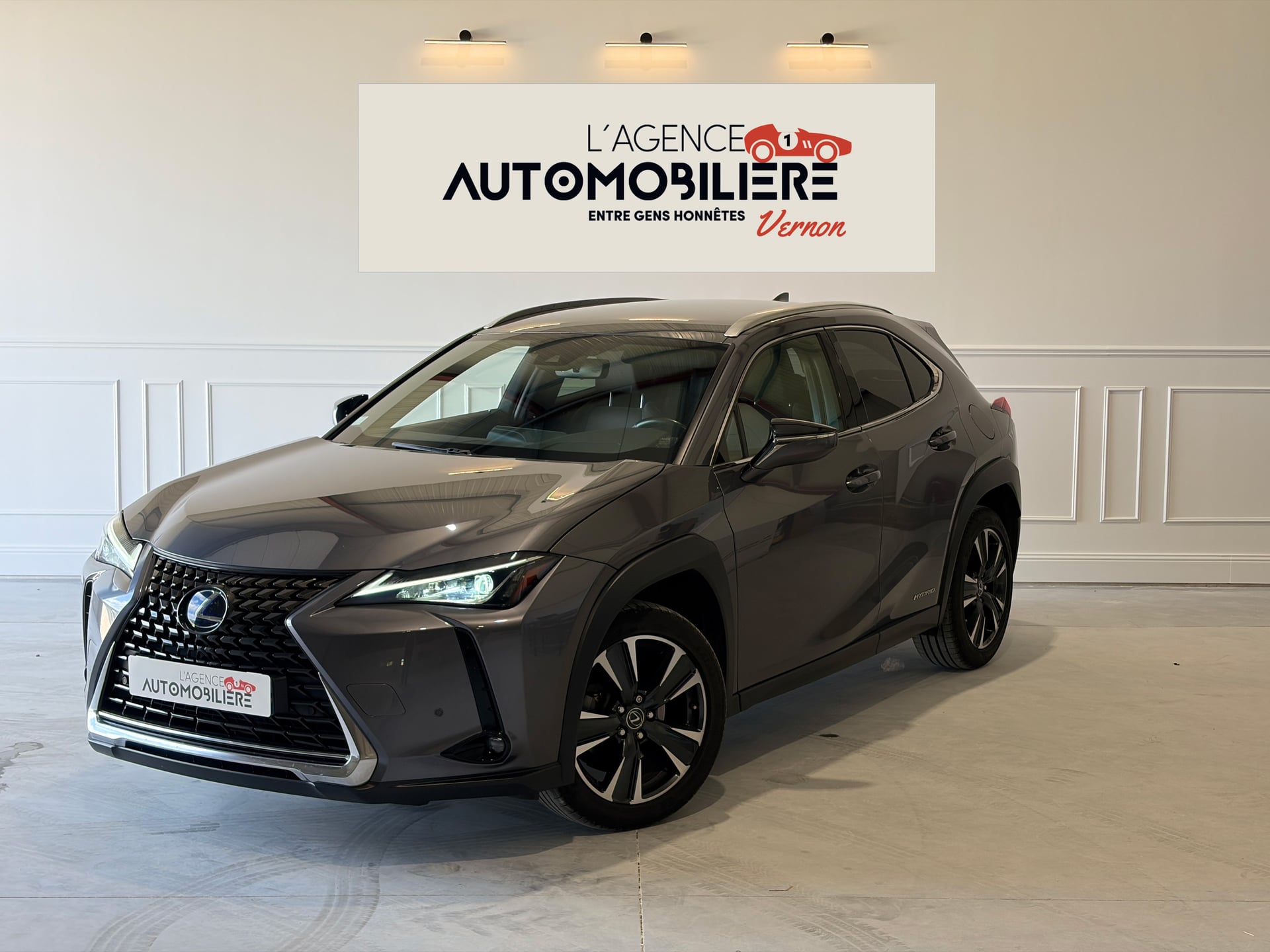 Lexus UX 250H 2WD PREMIUM EDITION + ATTELAGE — 1