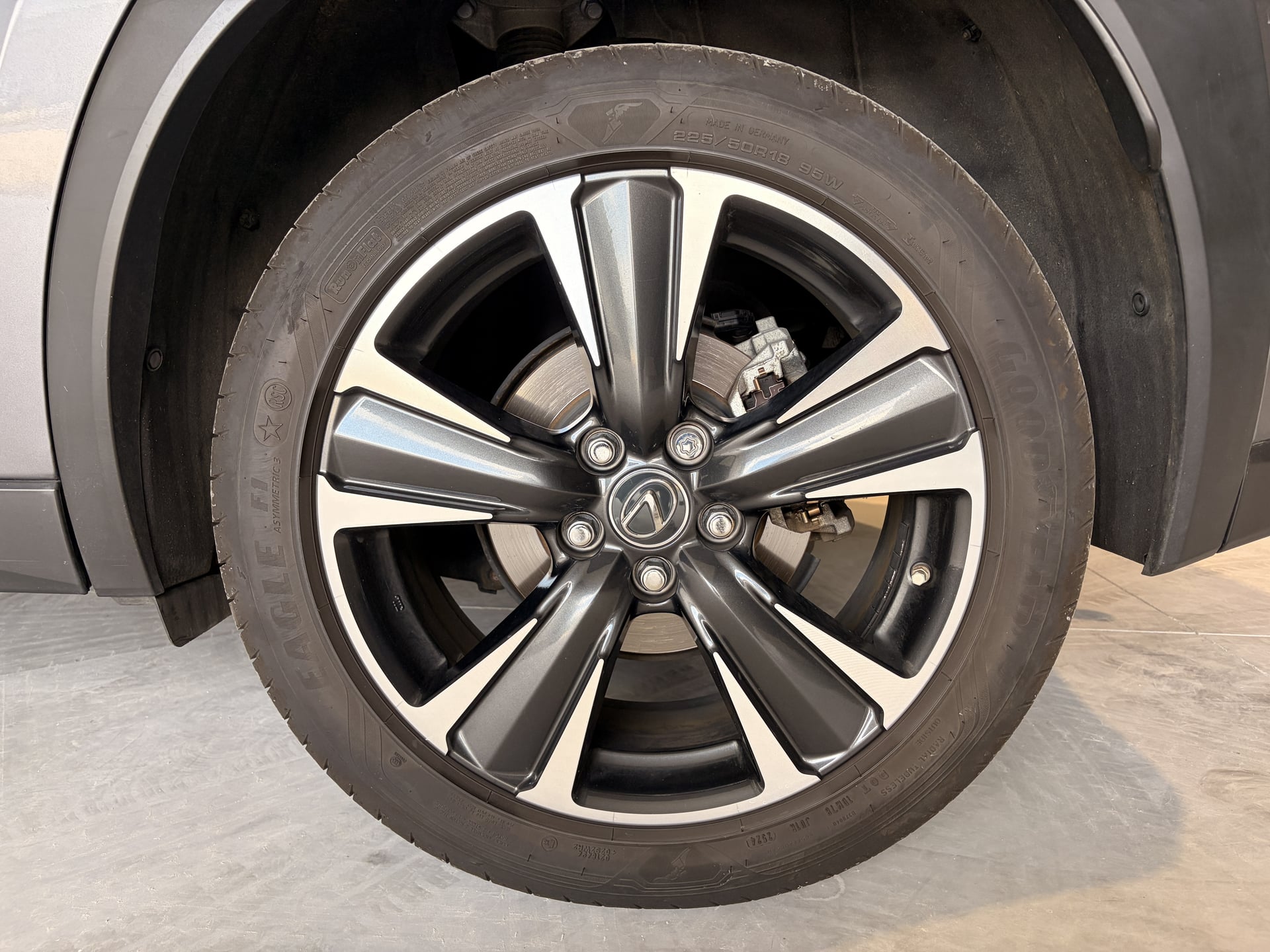 Lexus UX 250H 2WD PREMIUM EDITION + ATTELAGE — 19