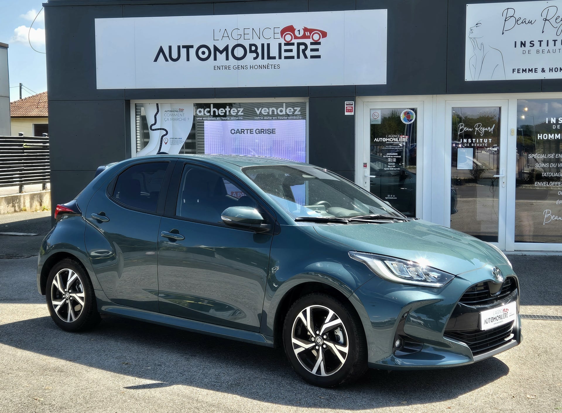 Toyota Yaris 1.5 VVTI 12V 116 HSD Hybrid E-CVT DESIGN Boîte auto — 2