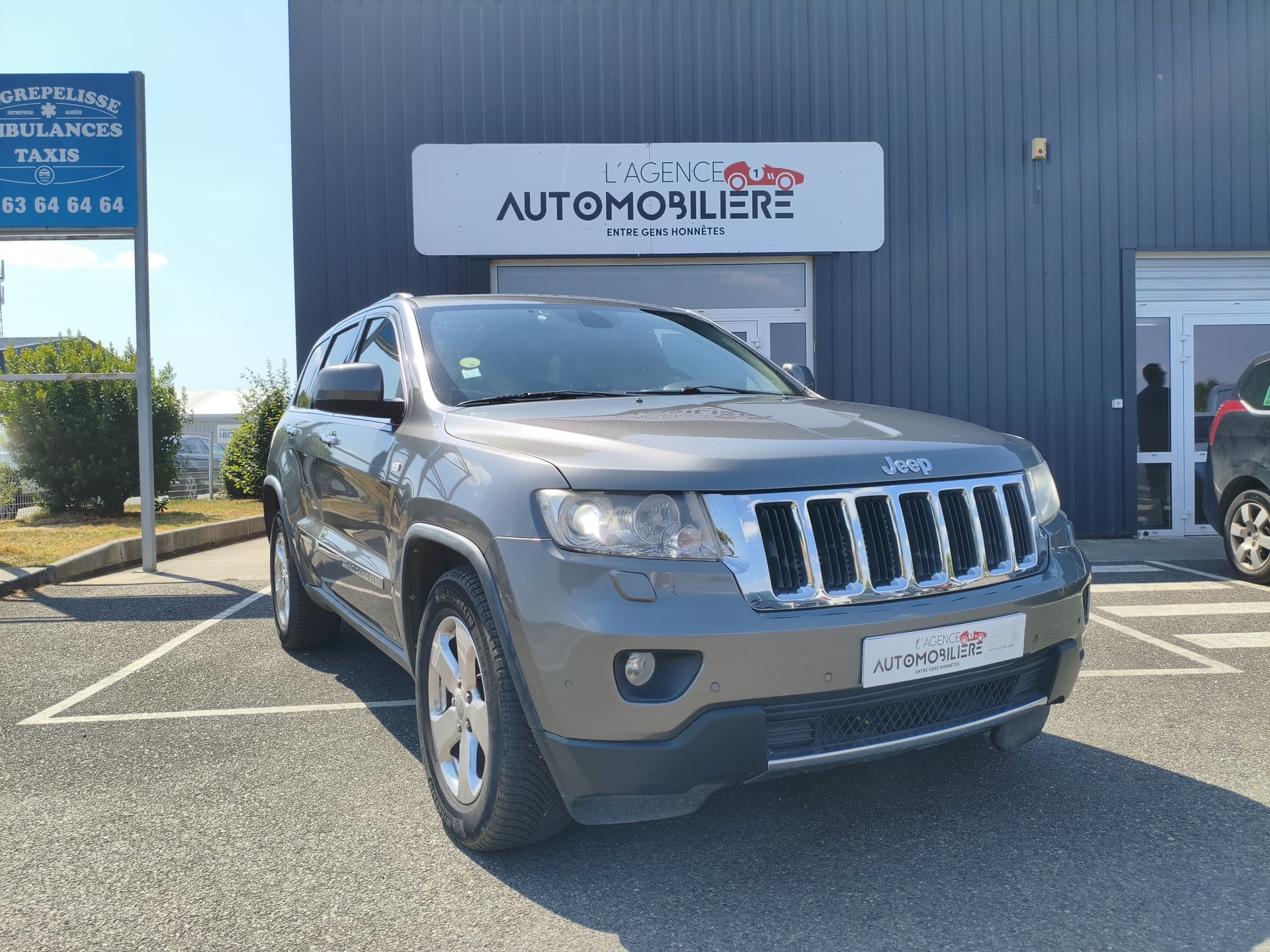 Jeep Grand Cherokee 3.0L CRD 240ch LIMITED AWD BVA - Historique d'entretiens complet