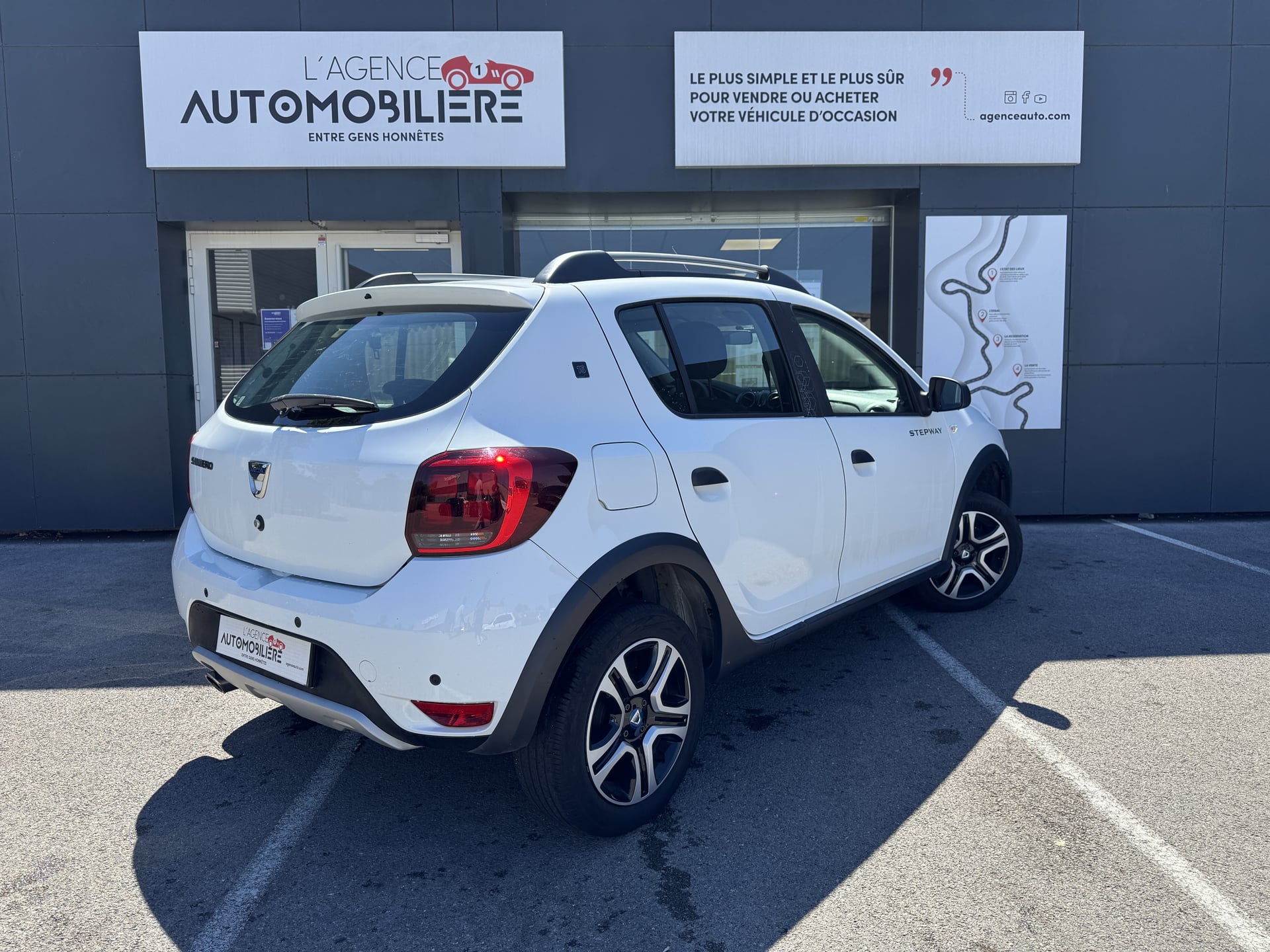 Dacia Sandero 1.0i TCE 100 STEPWAY Edition 15ans — 2