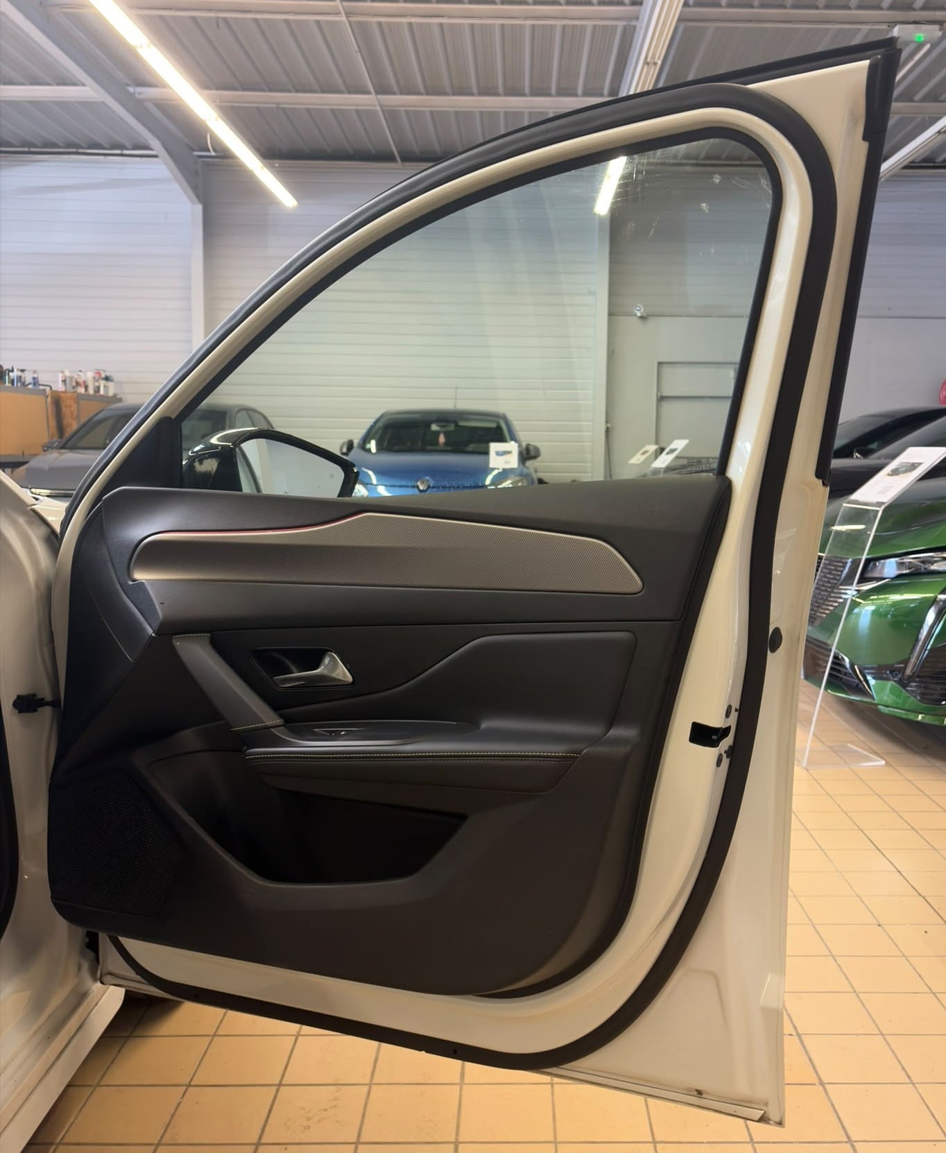Peugeot 308 1.5 BlueHDi 130ch S&S GT EAT8 — 26