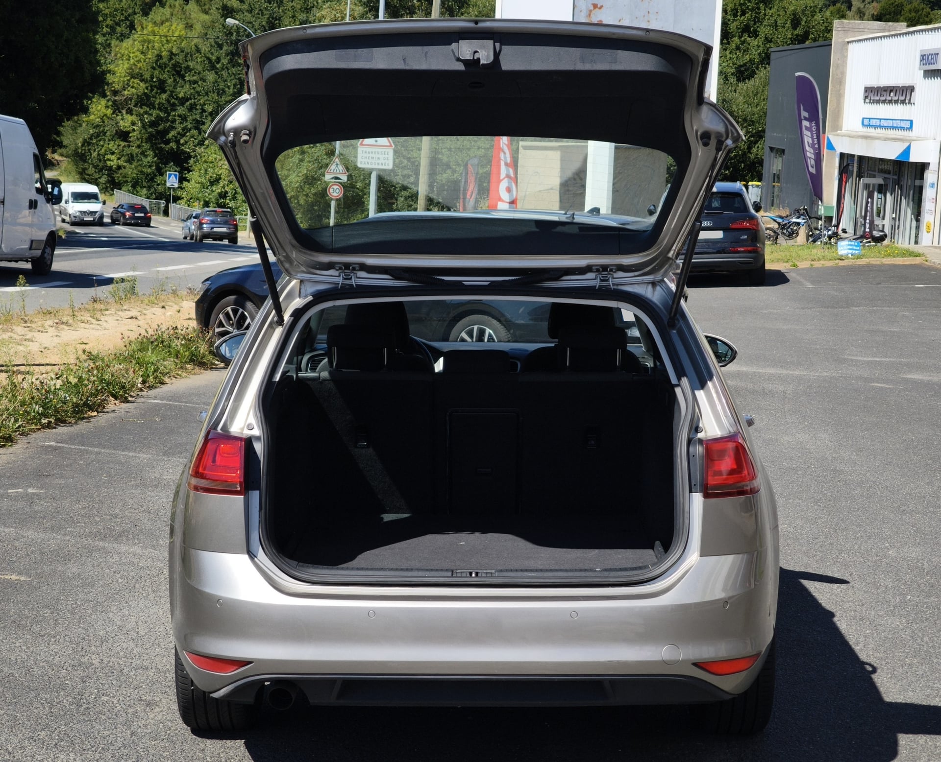 Volkswagen Golf VII SW 1.6 tdi BlueMotion 105 ch CONFORTLINE — 33