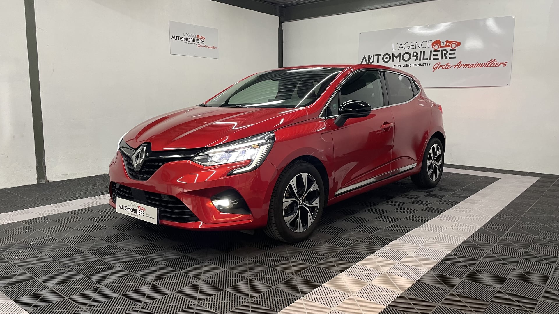 Renault Renault Clio 5 1.0 TCE 100 INTENS suivi complet