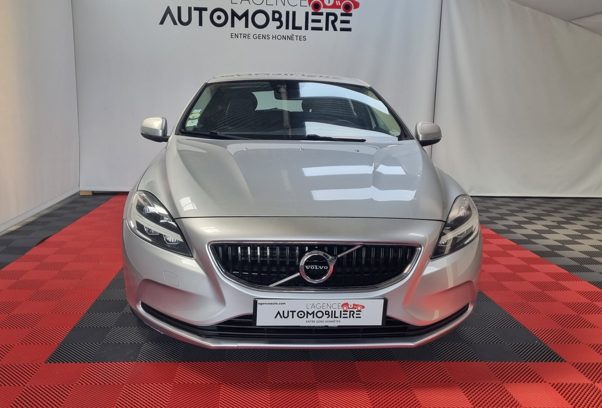 Volvo V40 V40 D2 MOMENTUM BUSINESS — 2