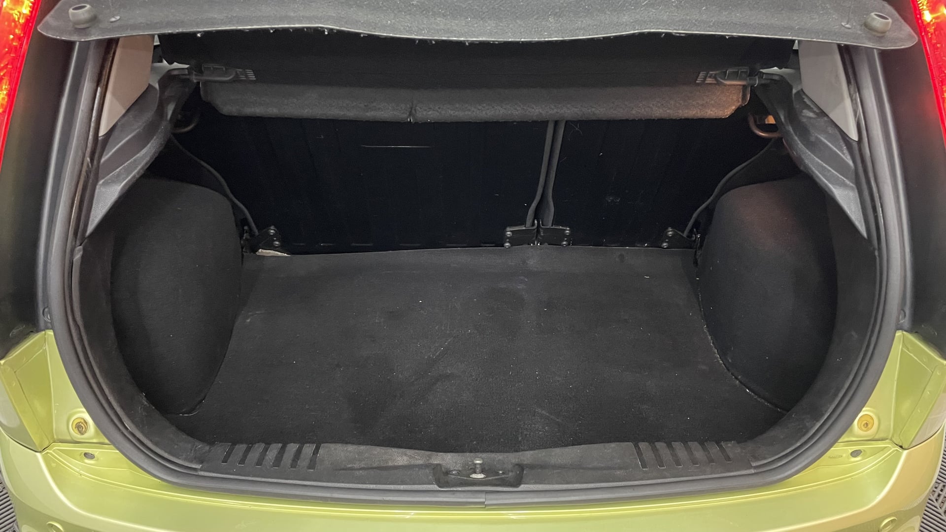 Ford Fiesta 1.4 16v 80ch Ghia Durashift 5p — 29