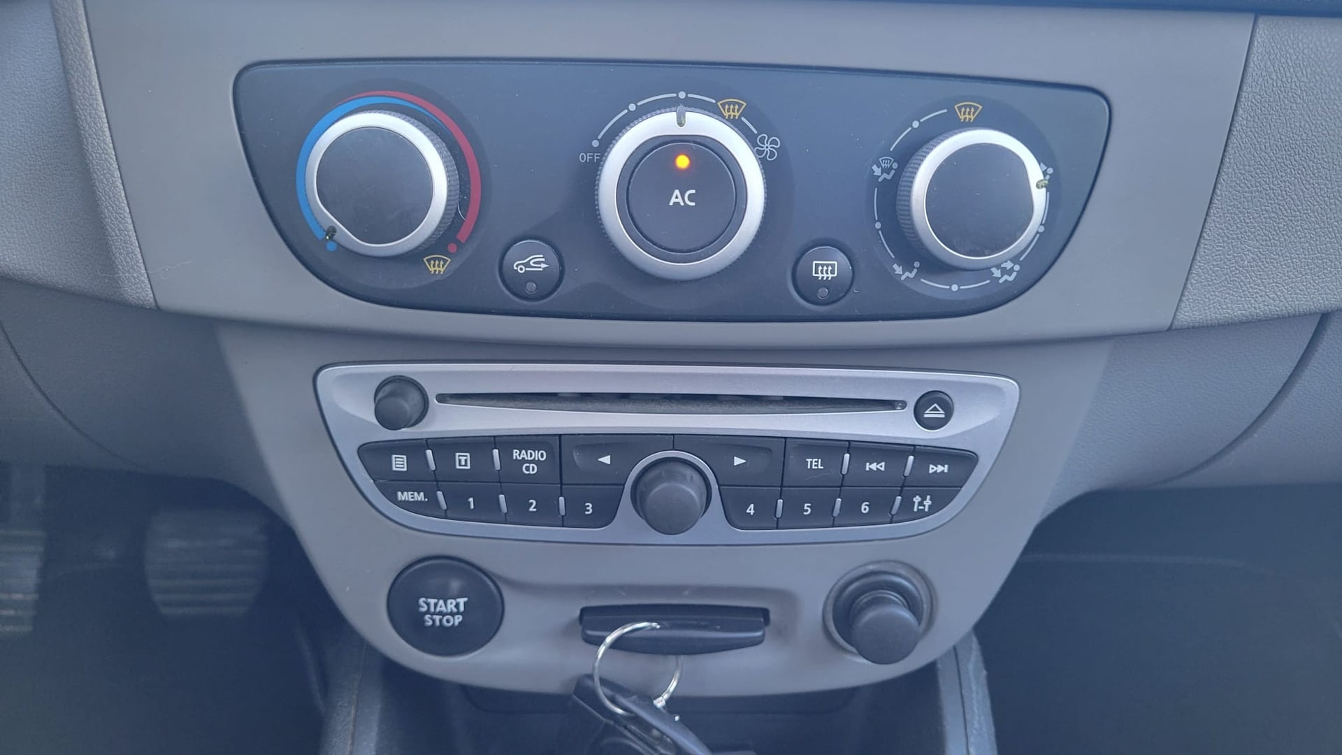 Renault Megane 1.5 DCI 90 ZEN — 21