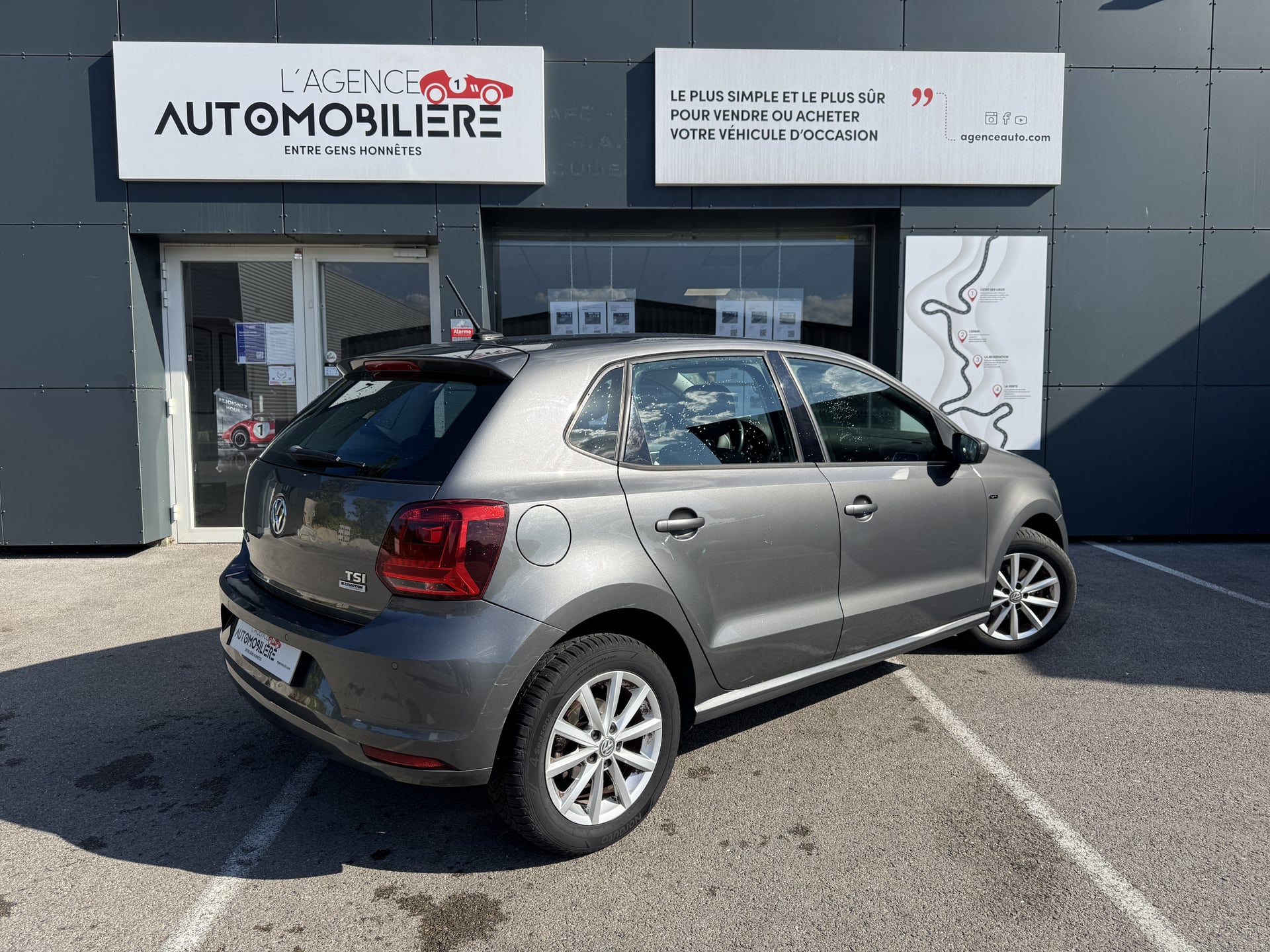 Volkswagen Polo 1.2 TSI 90 Lounge Bluemotion — 2