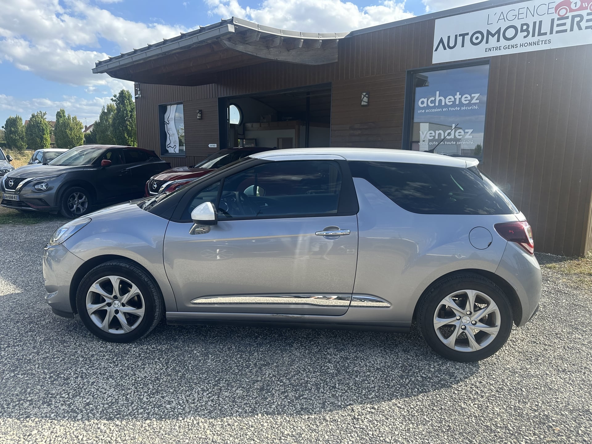 Citroen DS3 SO CHIC S&S SUIVI DS CITROËN 110 CH BOITE AUTO EAT6 DISTRIBUTION NEUVE — 2
