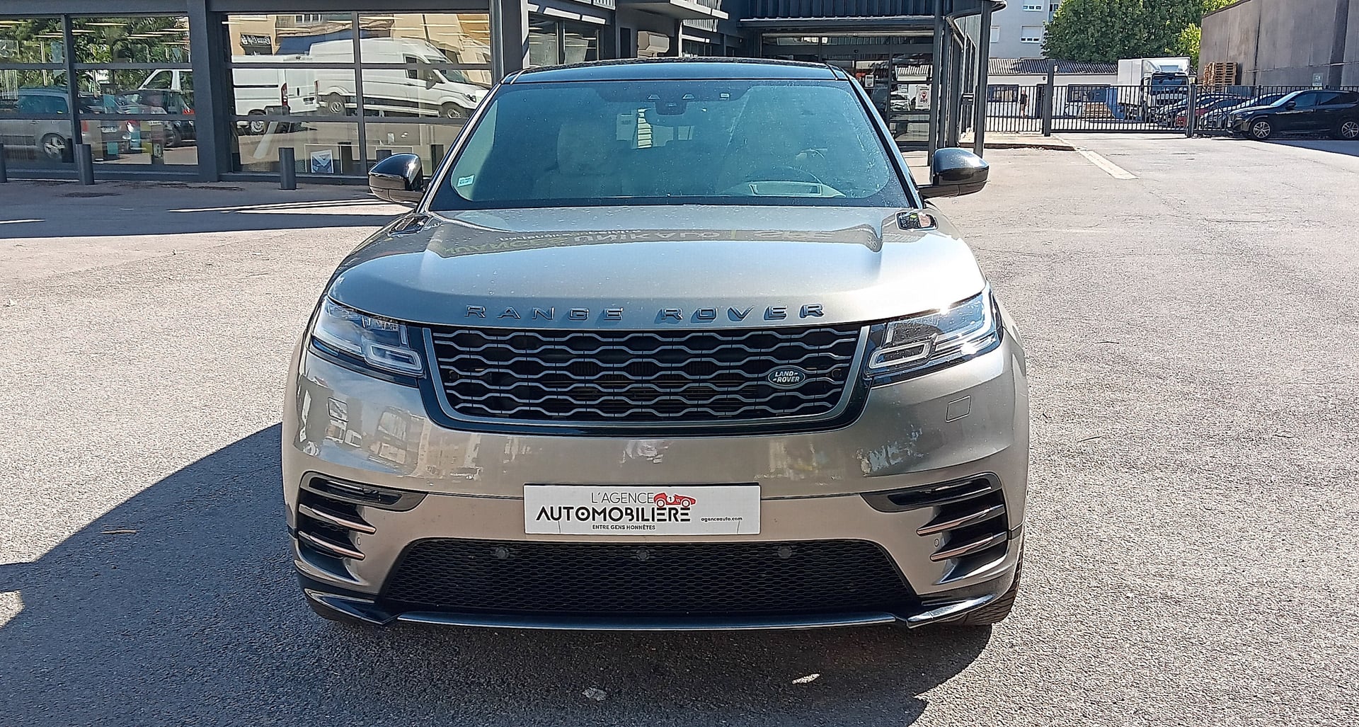 Land Rover Range Rover Velar R-Dynamic 3.0 SD V6 4WD 300 cv — 2