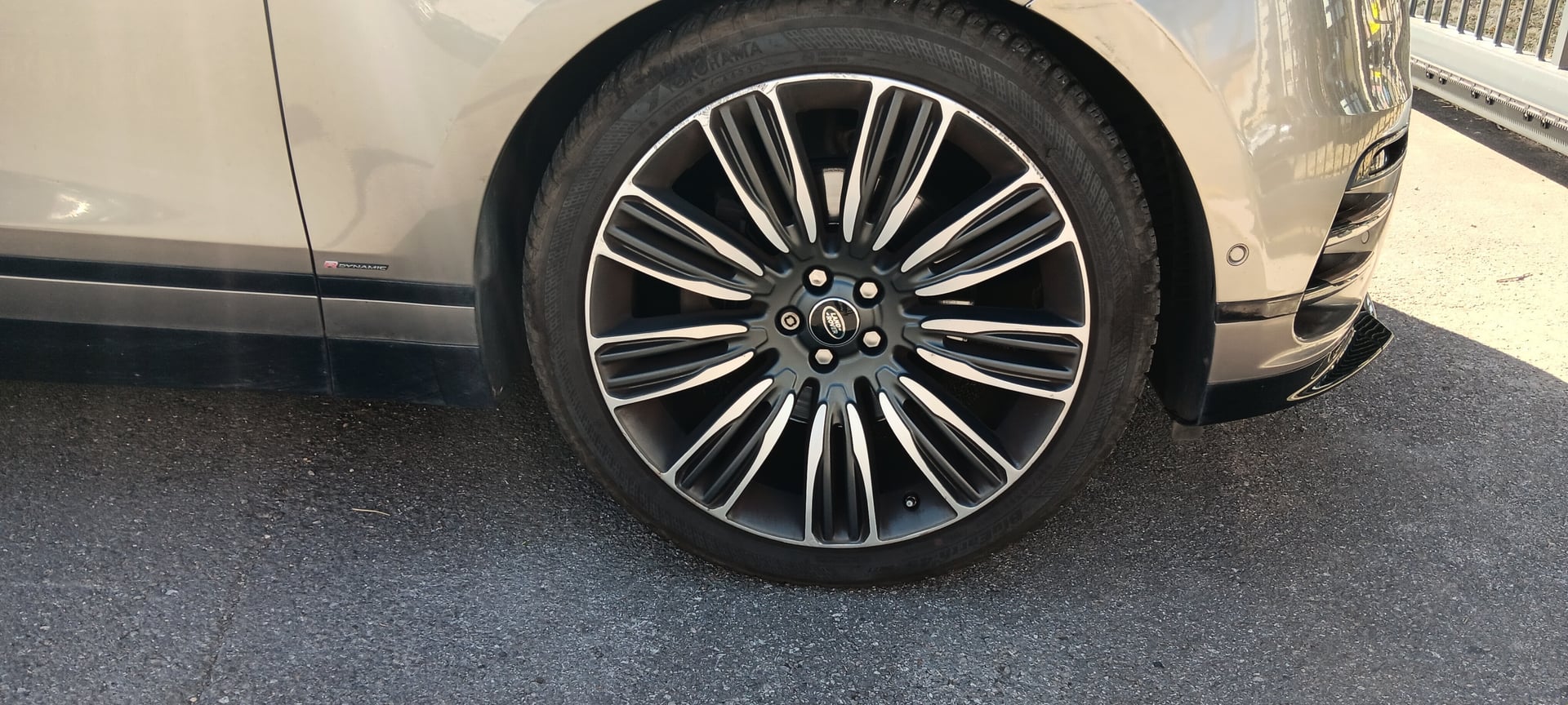 Land Rover Range Rover Velar R-Dynamic 3.0 SD V6 4WD 300 cv — 25