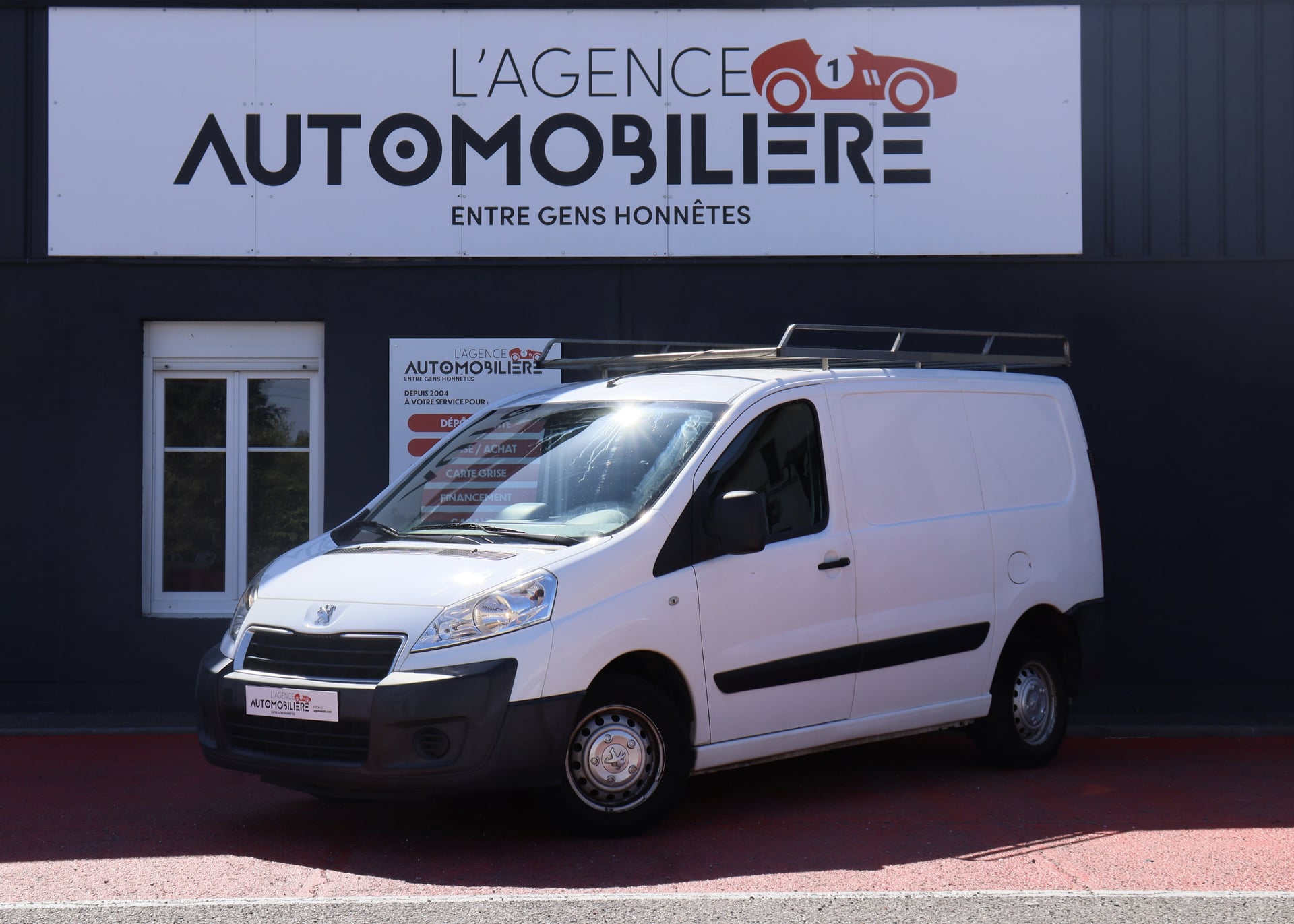 Peugeot Expert L1H1 1.6 HDi 90 BVM5 (Attelage, Galerie de toit, habillage bois...)
