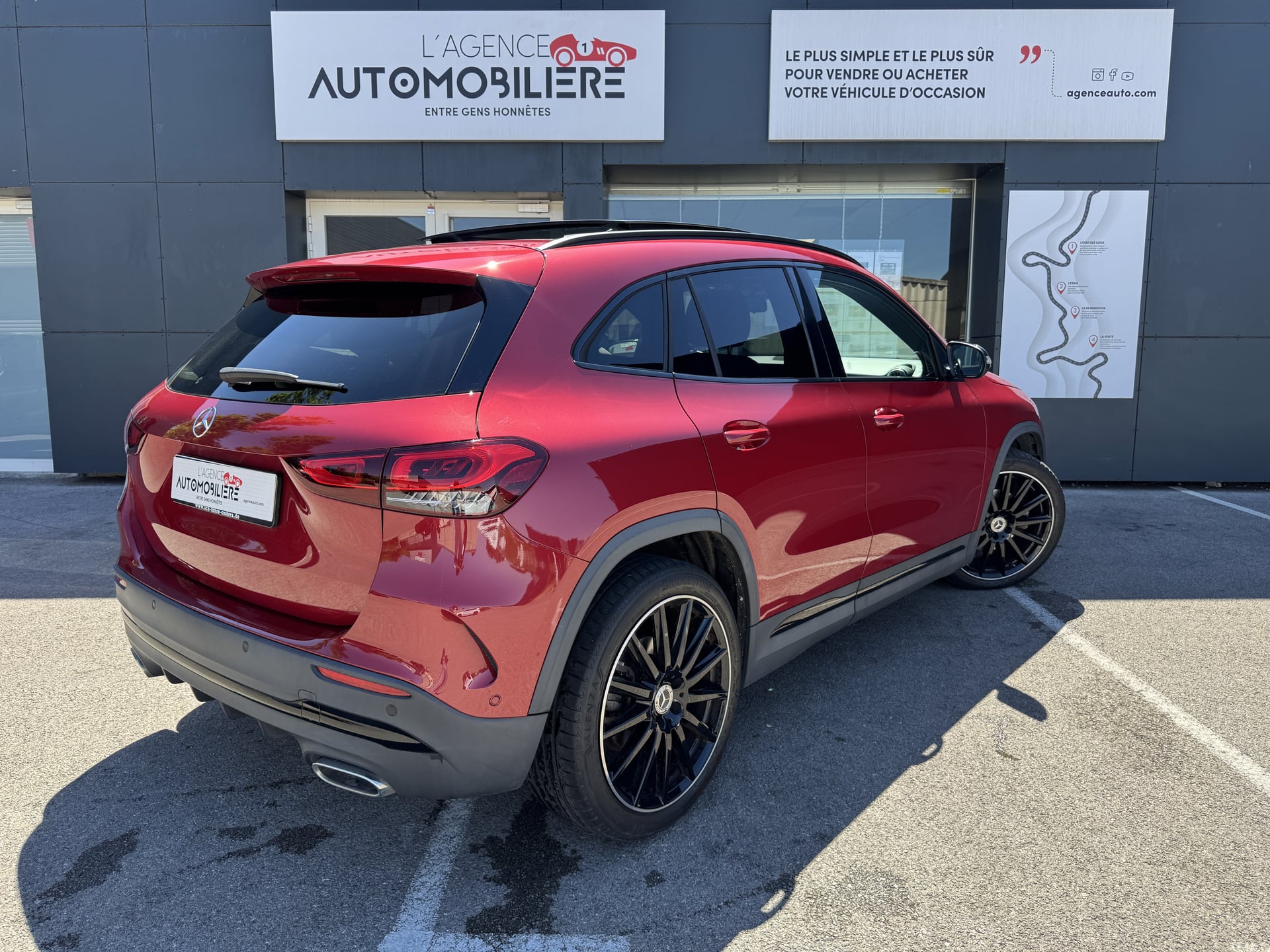 Mercedes-Benz Classe GLA 200 163ch AMG Line 7G-DCT 360° / Toit ouvrant — 2