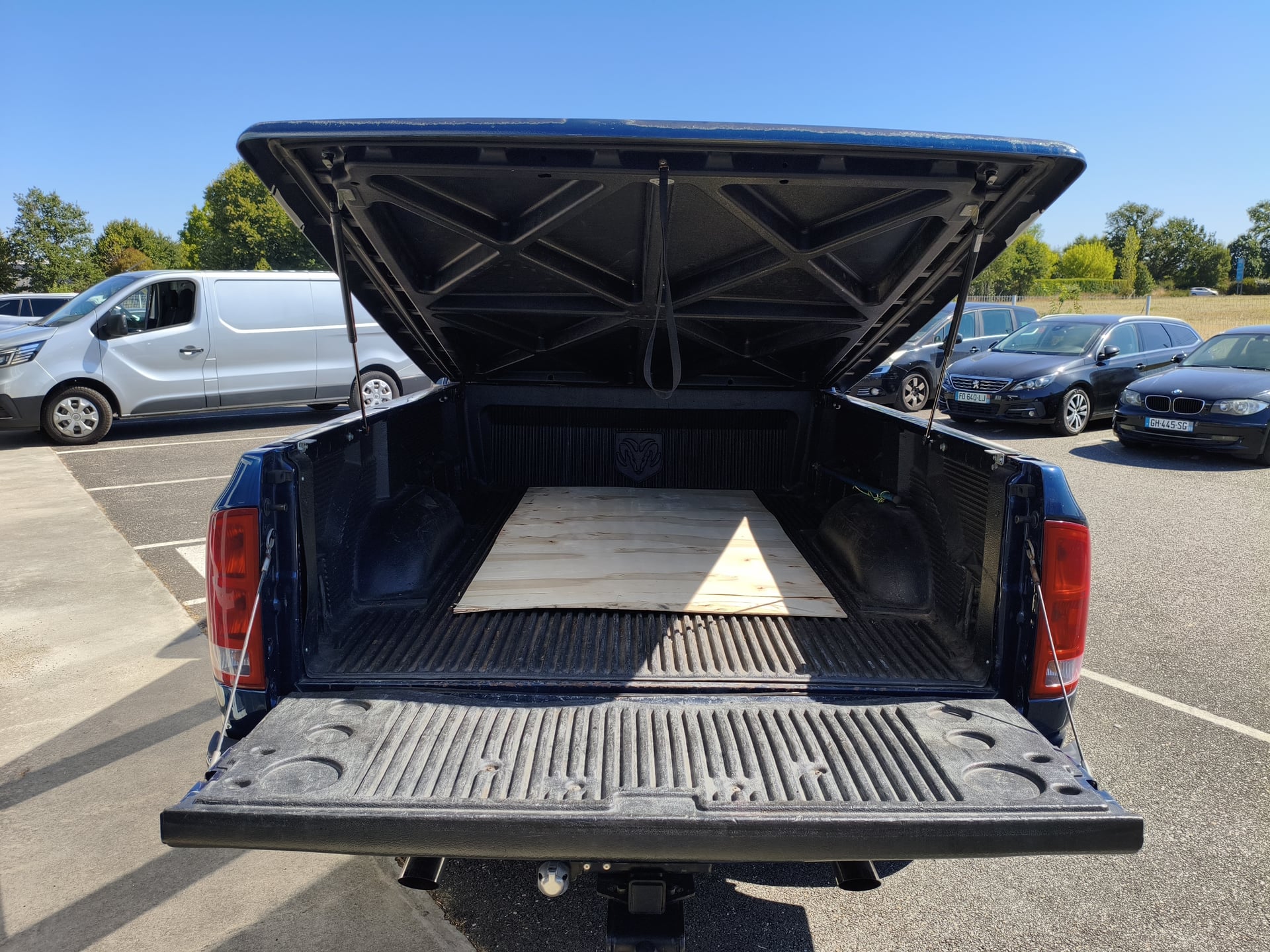 Dodge Ram 4.7L 238 ch BENNE LONGUE — 18