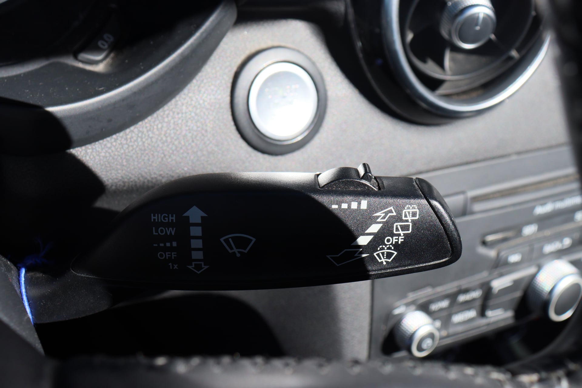 Audi A1 Sportback 2.0 TDI 143 Design Luxe BVM6 (Toit ouvrant, Bluetooth, GPS) — 38
