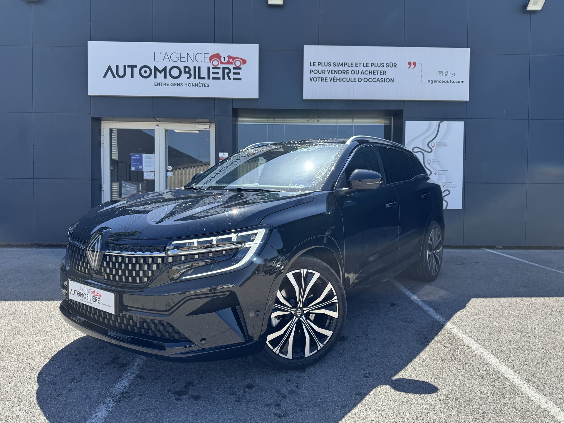 Renault Austral 1.2i 200 HYBRID E-TECH ICONIC — 1