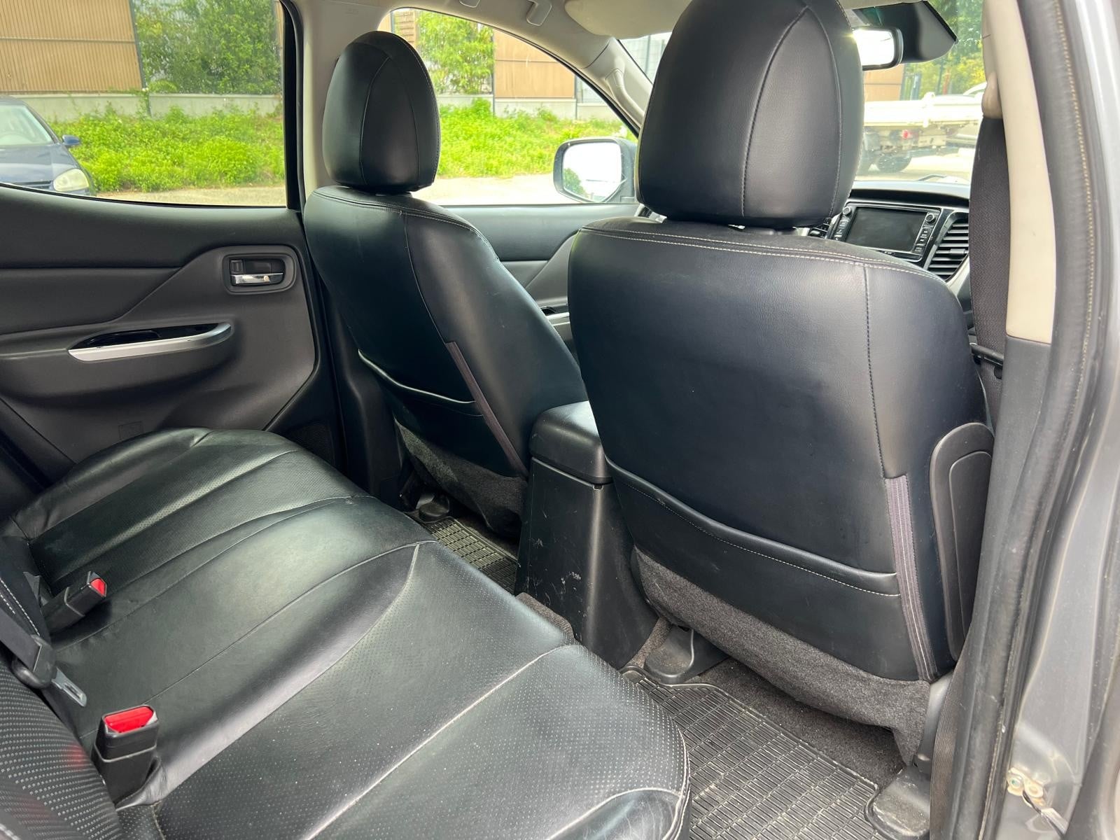 Mitsubishi L200 DOUBLE CAB 2.4 DI-D 181 BVA INSTYLE — 26