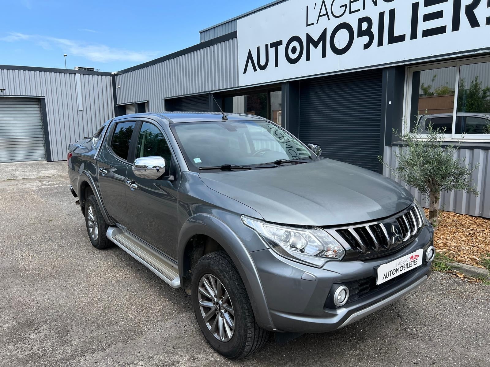 Mitsubishi L200 DOUBLE CAB 2.4 DI-D 181 BVA INSTYLE
