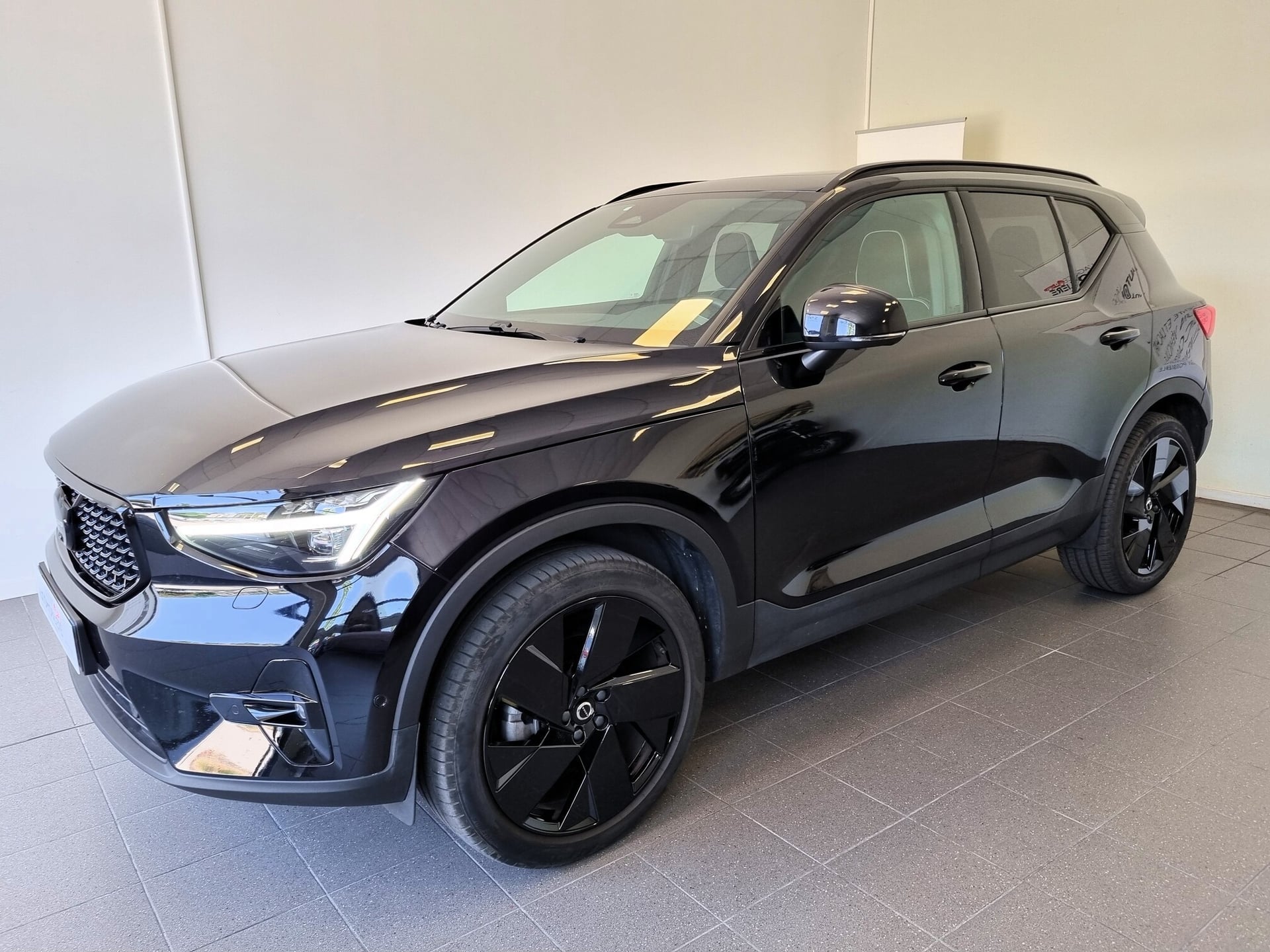 Volvo VOLVO XC40 B3 2.0 16V Mild-Hybrid DKG7 - Phase 2 BA Black Edition — 2