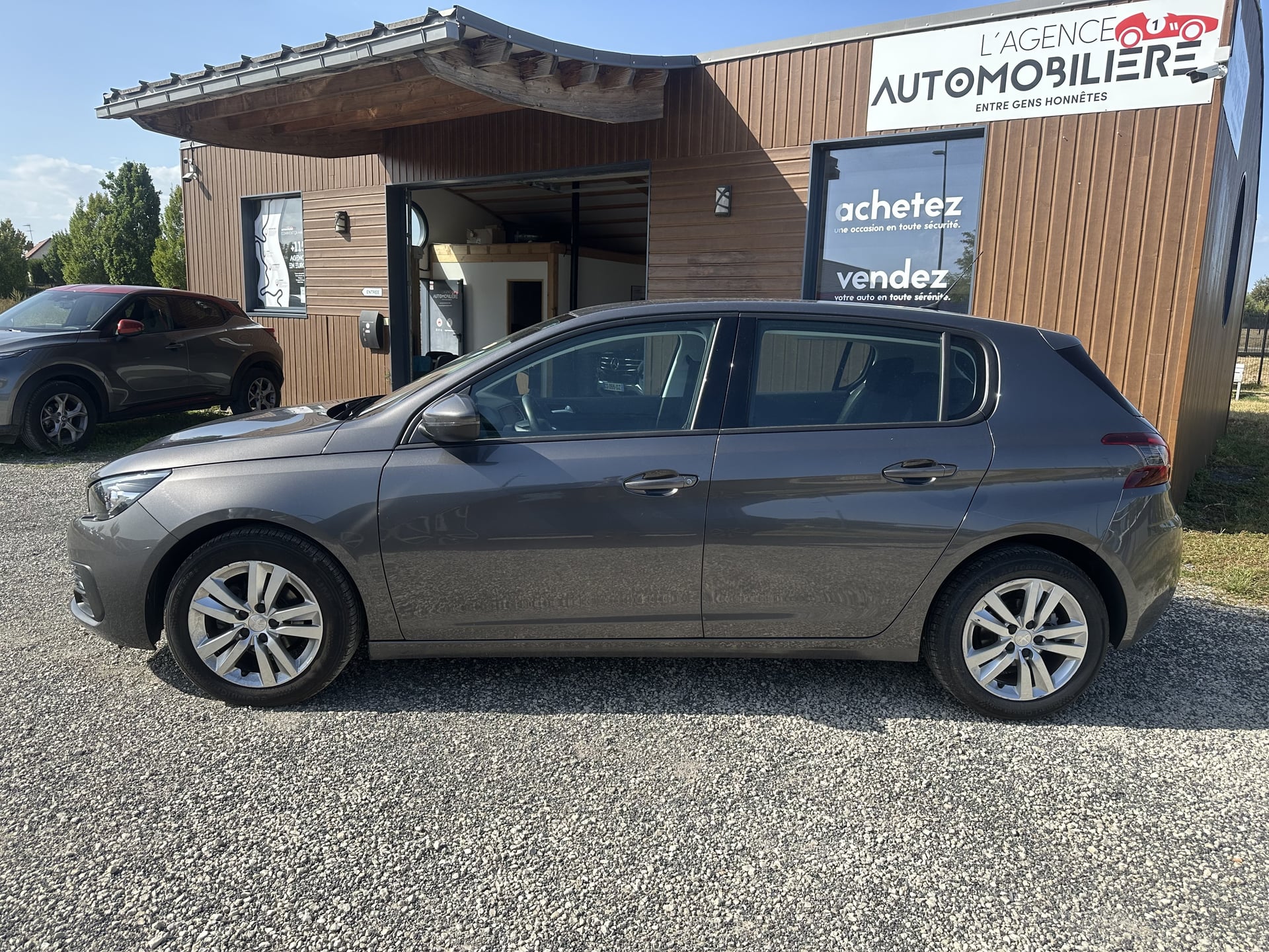 Peugeot 308 Phase II 1.5 BLUE HDi S&S 102 CH — 2