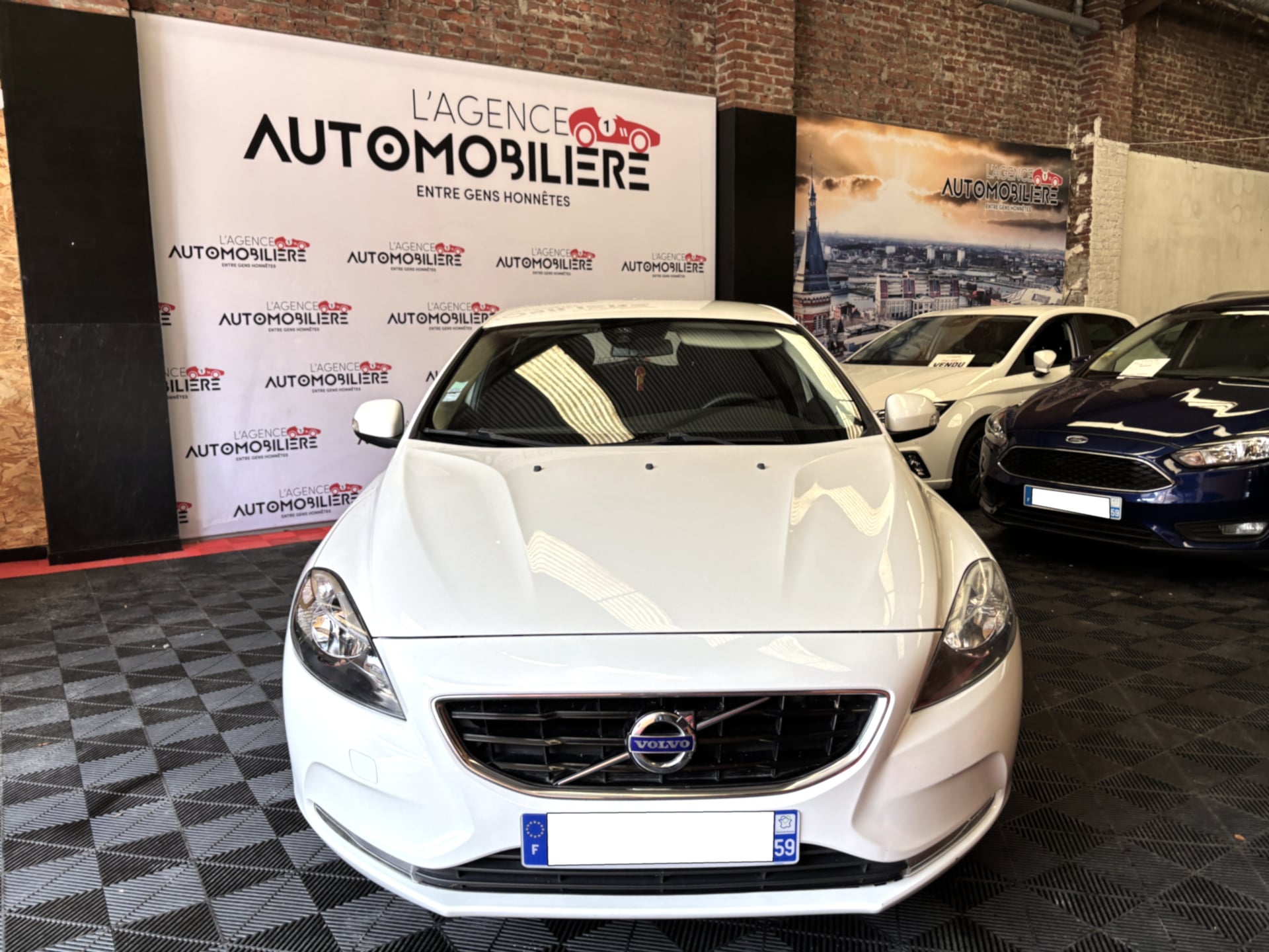 Volvo V40 2.0 D3 150 Ch Finition Momentum — 2