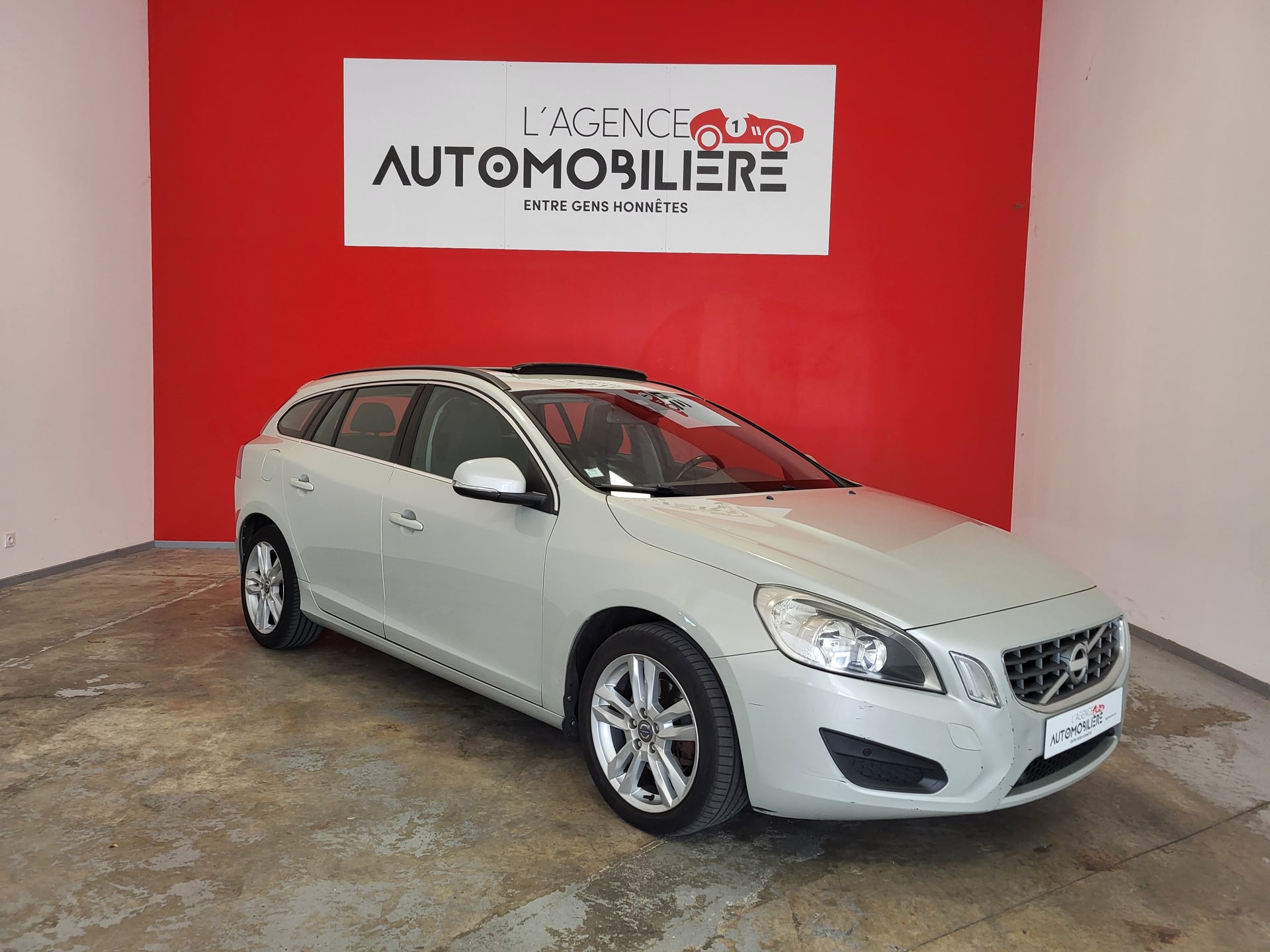 Volvo V60 VOLVO V60 D4 2.0 163 BVA MOMENTUM + TOIT OUVRANT