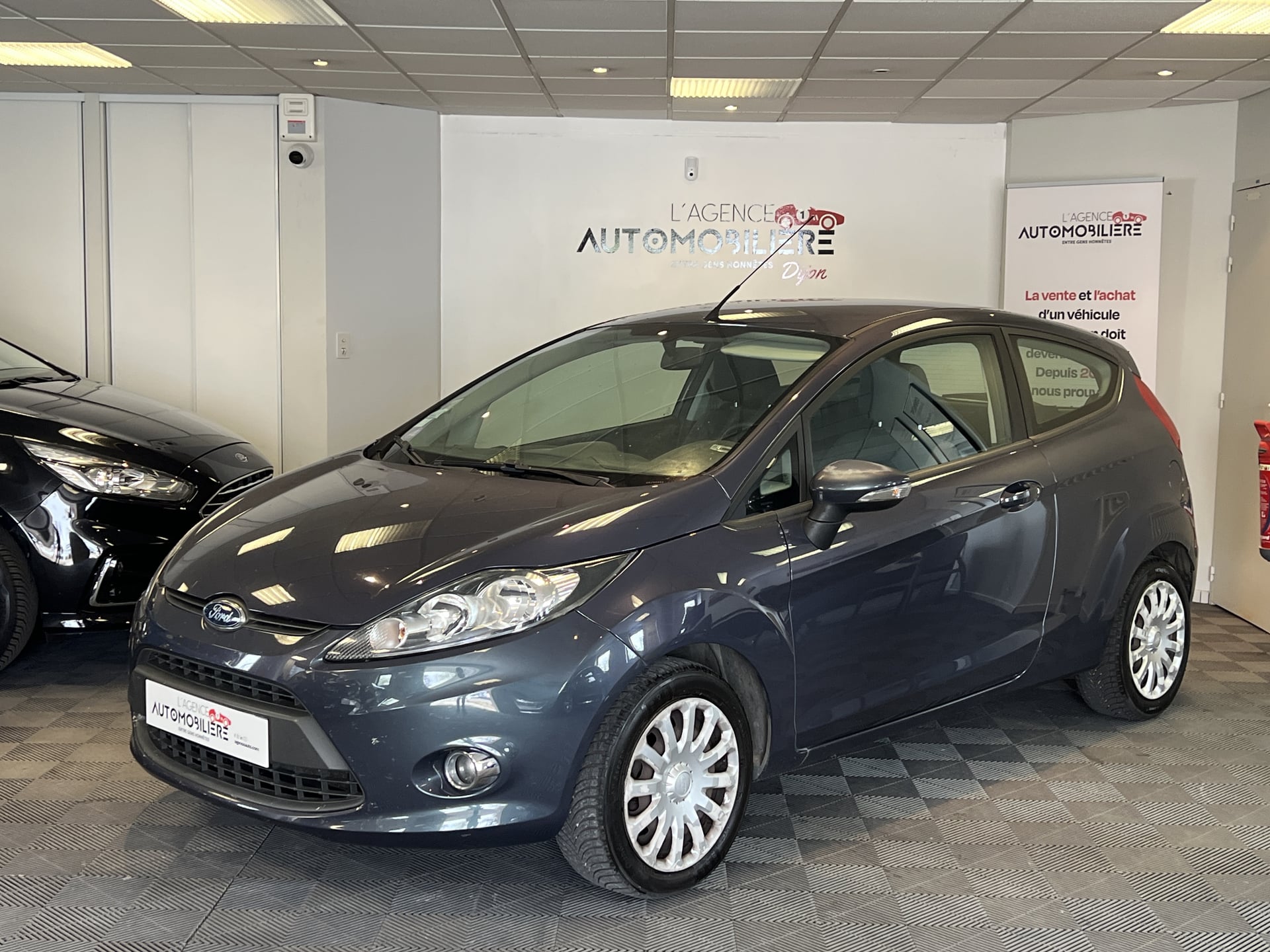 Ford Fiesta 1.25 i - 82 CV Climatisation Historique complet Courroie changée Révisée Garantie 12 mois