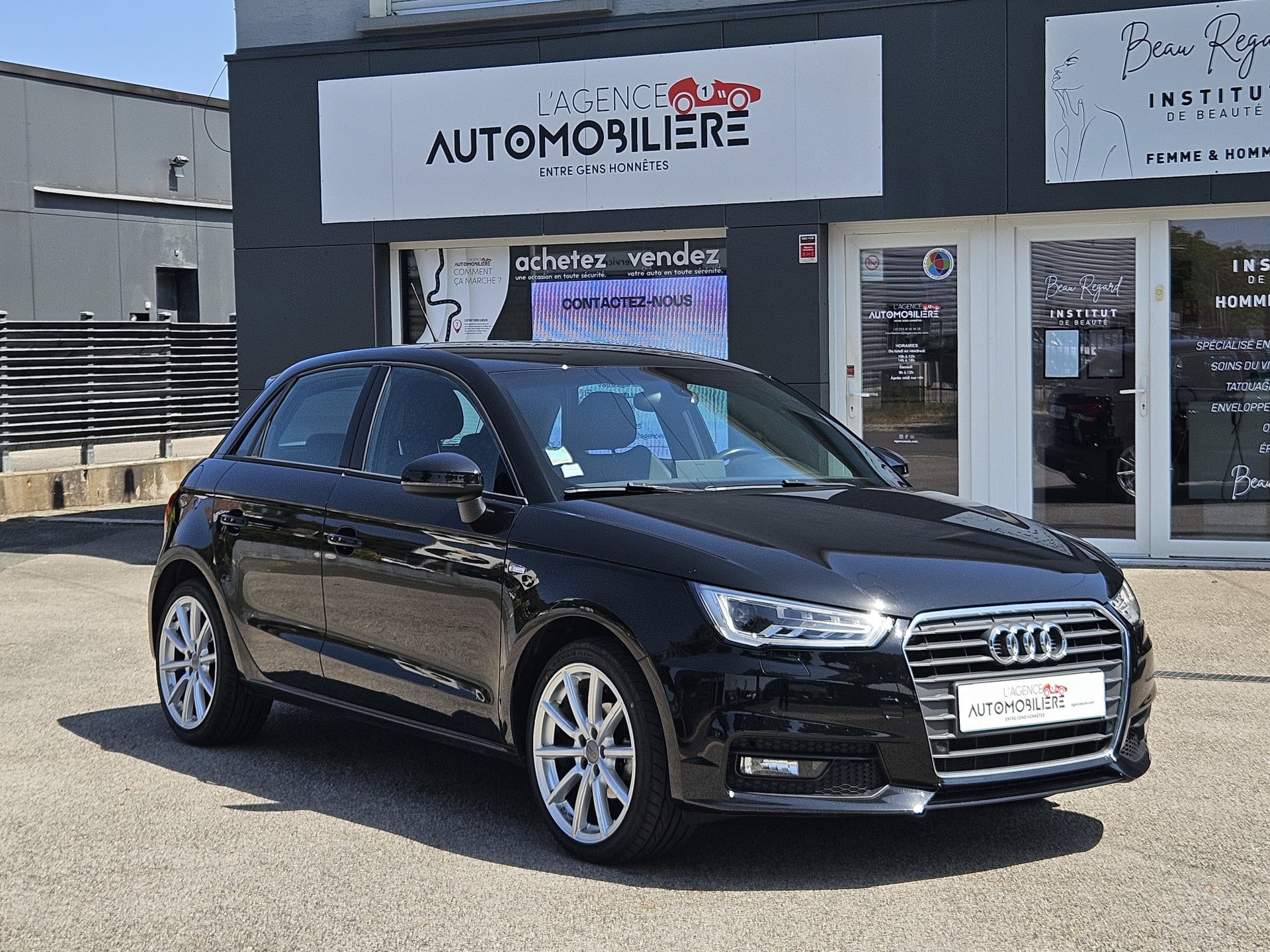 Audi A1 Sportback 1.0 TFSI 95 ULTRA S-LINE ( Phares aux xénons - Bluetooth - Radar Avant Arrière..)