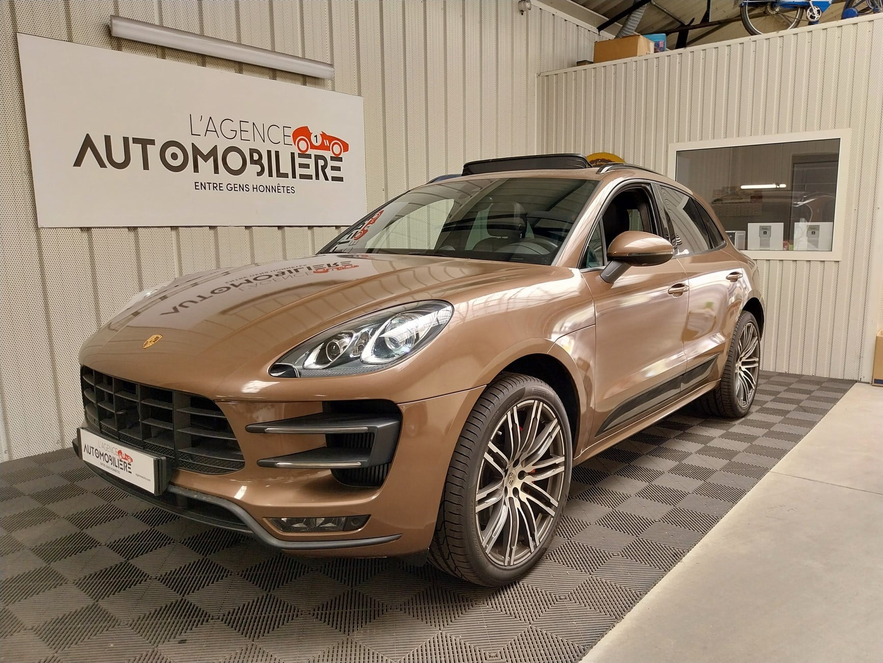 Porsche Macan 3.6 TURBO 400