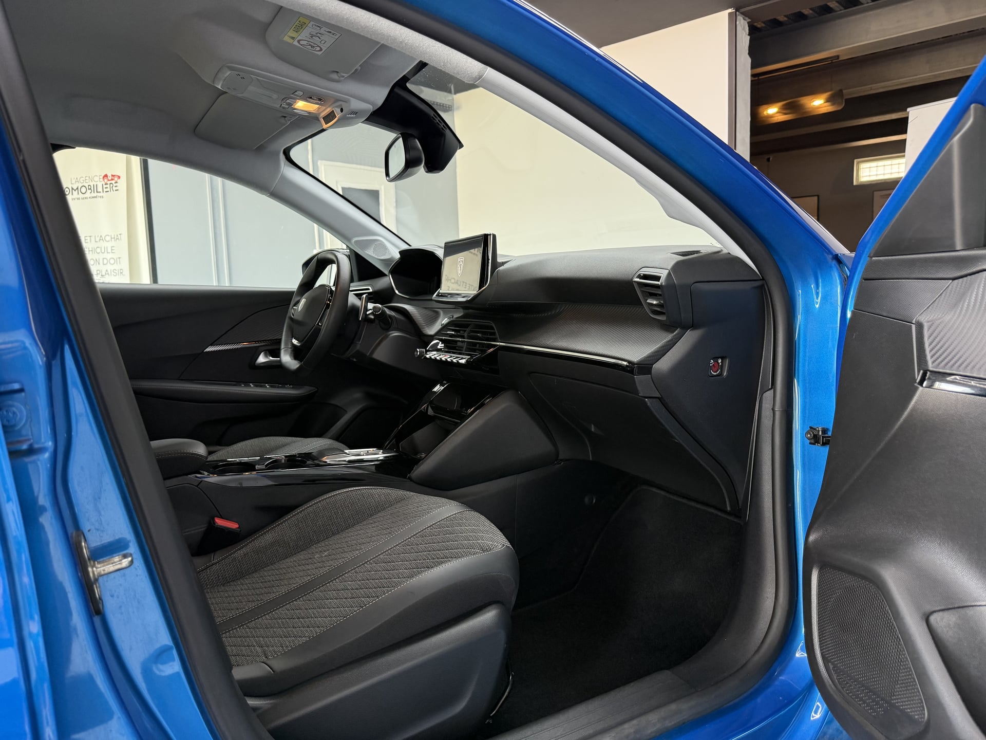 Peugeot 208 E-DSC6 1.2 HYBRID ALLURE 100 Ch — 30