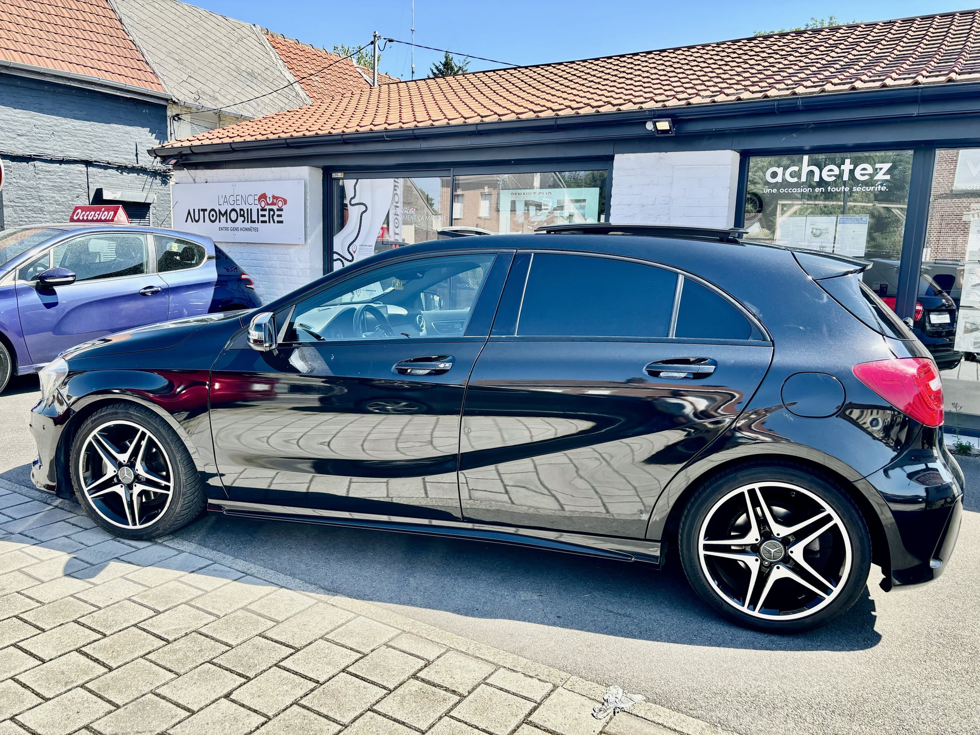 Mercedes-Benz Mercedes Classe A III 200 PACK AMG ( TOIT OUVRANT ) ( APPLE CARPLAY ) ( CAMERA DE RECUL ) — 2