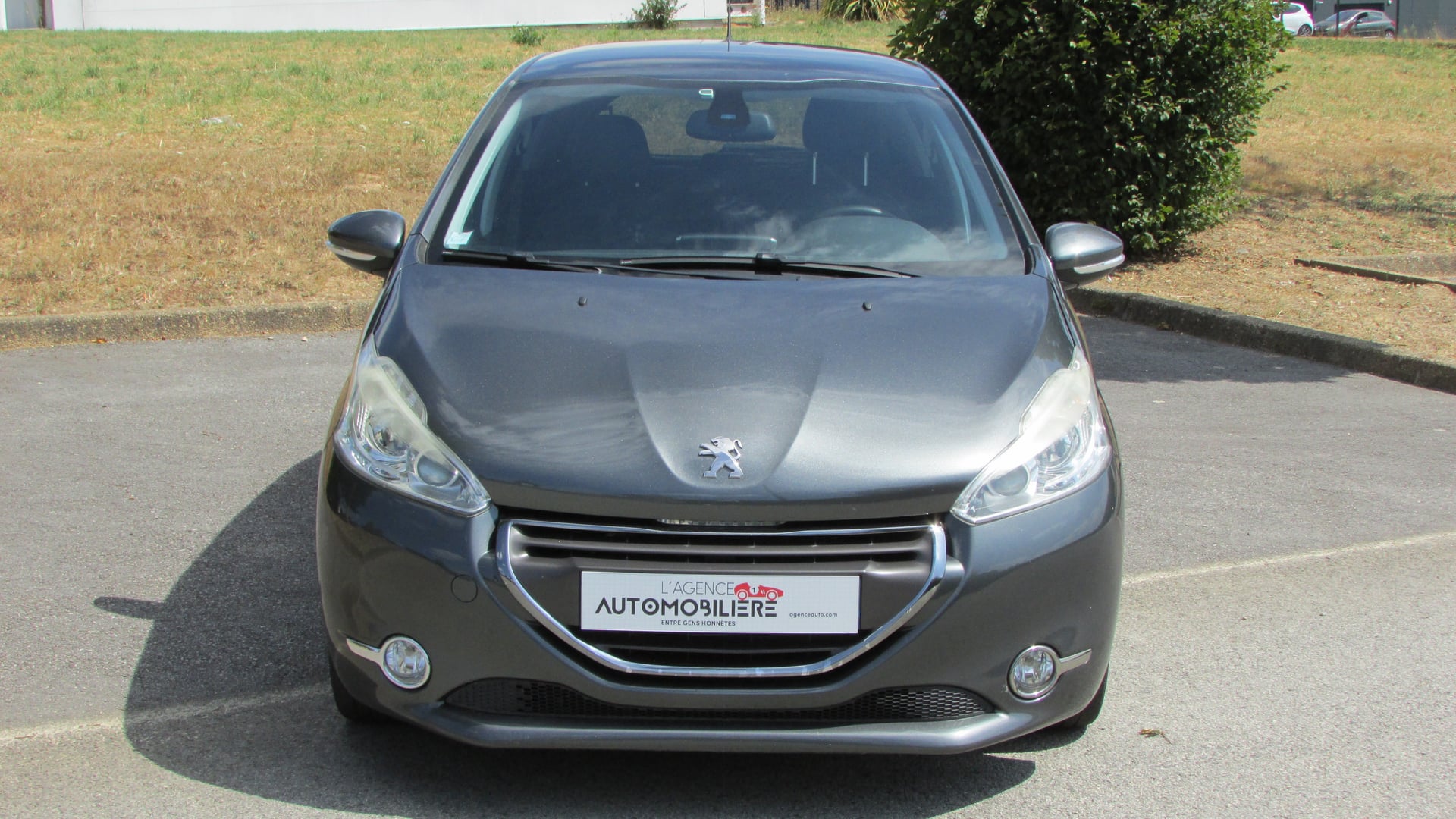 Peugeot 208 1,6L e-HDI 92CH FAP FELINE — 2