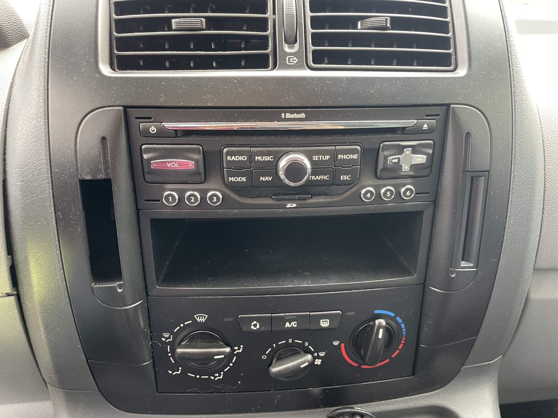 Peugeot Expert 2.0 HDi Fourgon long 120 cv - Caméra de recul - 2 Places — 16