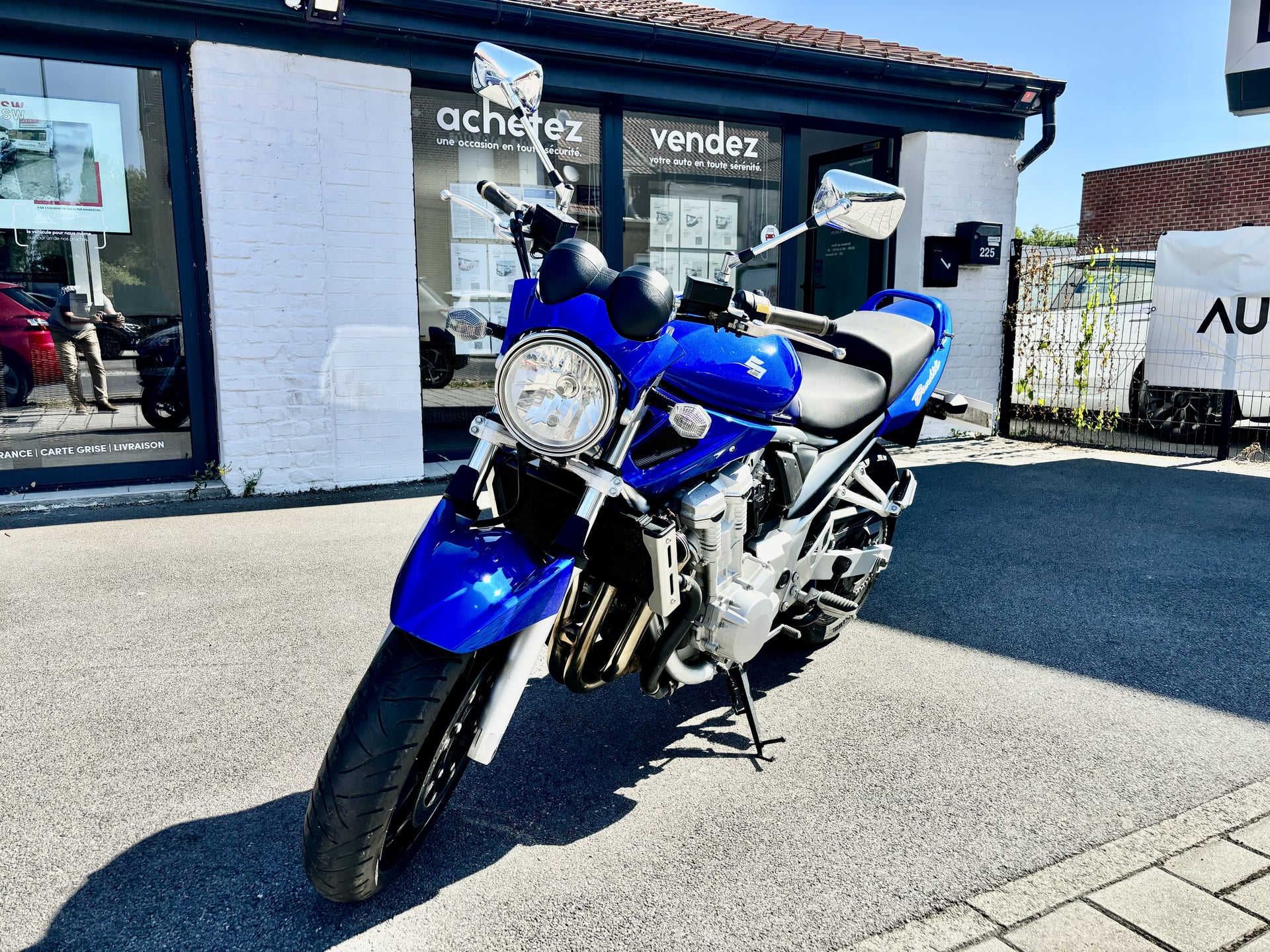 Suzuki GSF Bandit 650 BANDIT GSF ( SEULEMENT 6000KM ) ( LIGNE D' ECHAPPEMENT LEOVINCE )