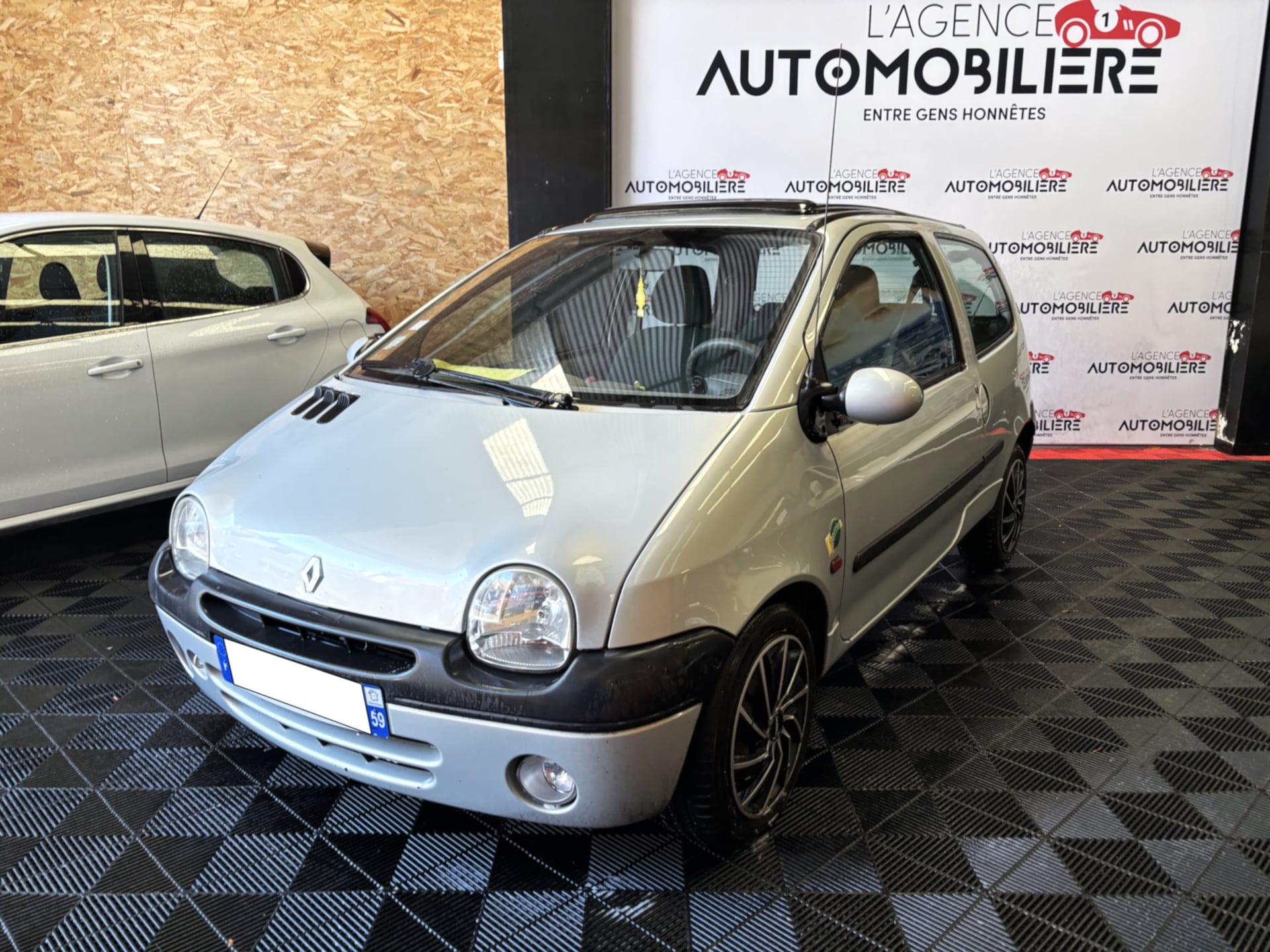 Renault Twingo 1.2 60ch Finition Perrier — 1