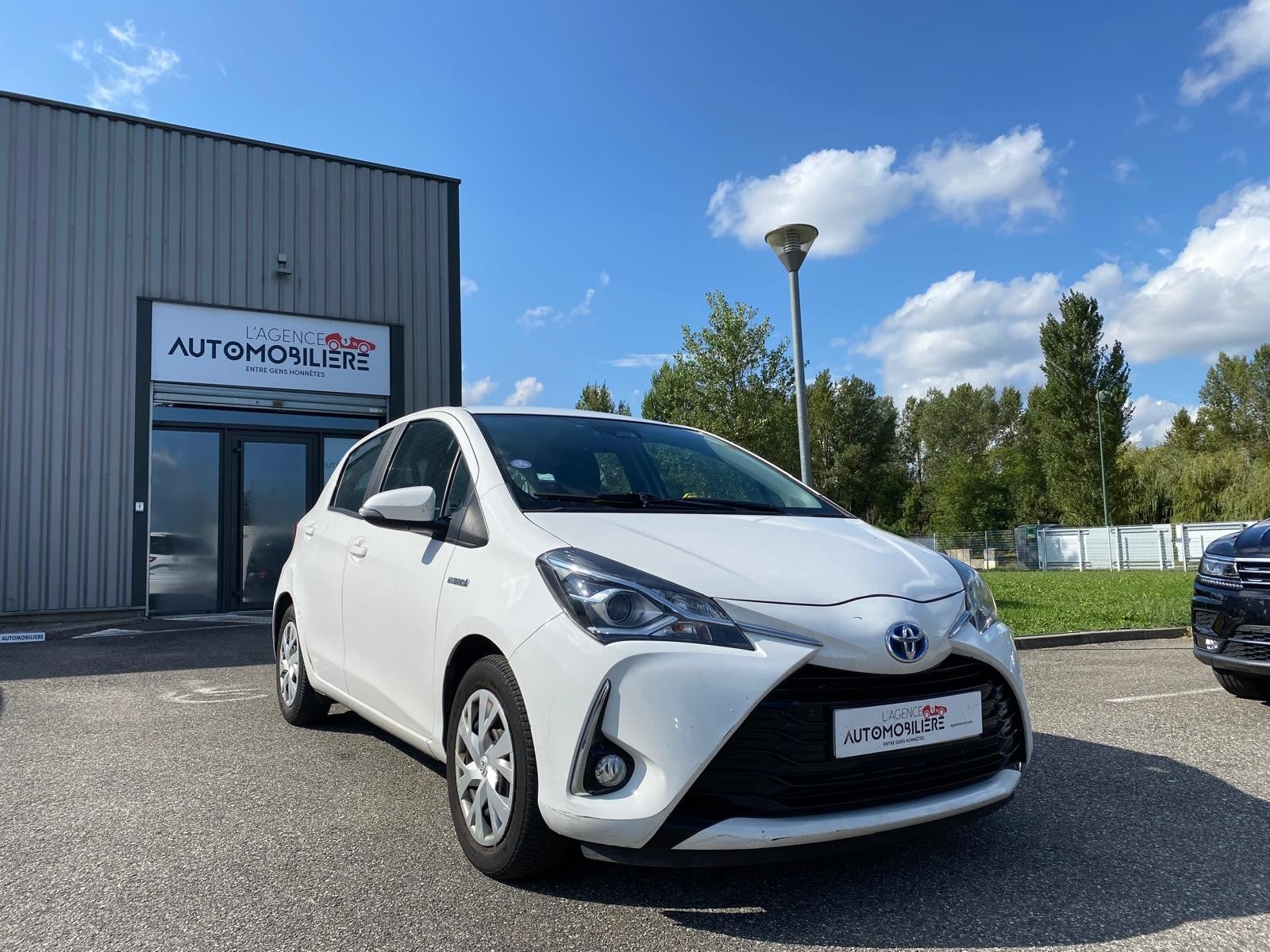 Toyota Yaris III (3) 1.5 HYBRID 75CH 100H FRANCE 5P - Entretien Full TOYOTA