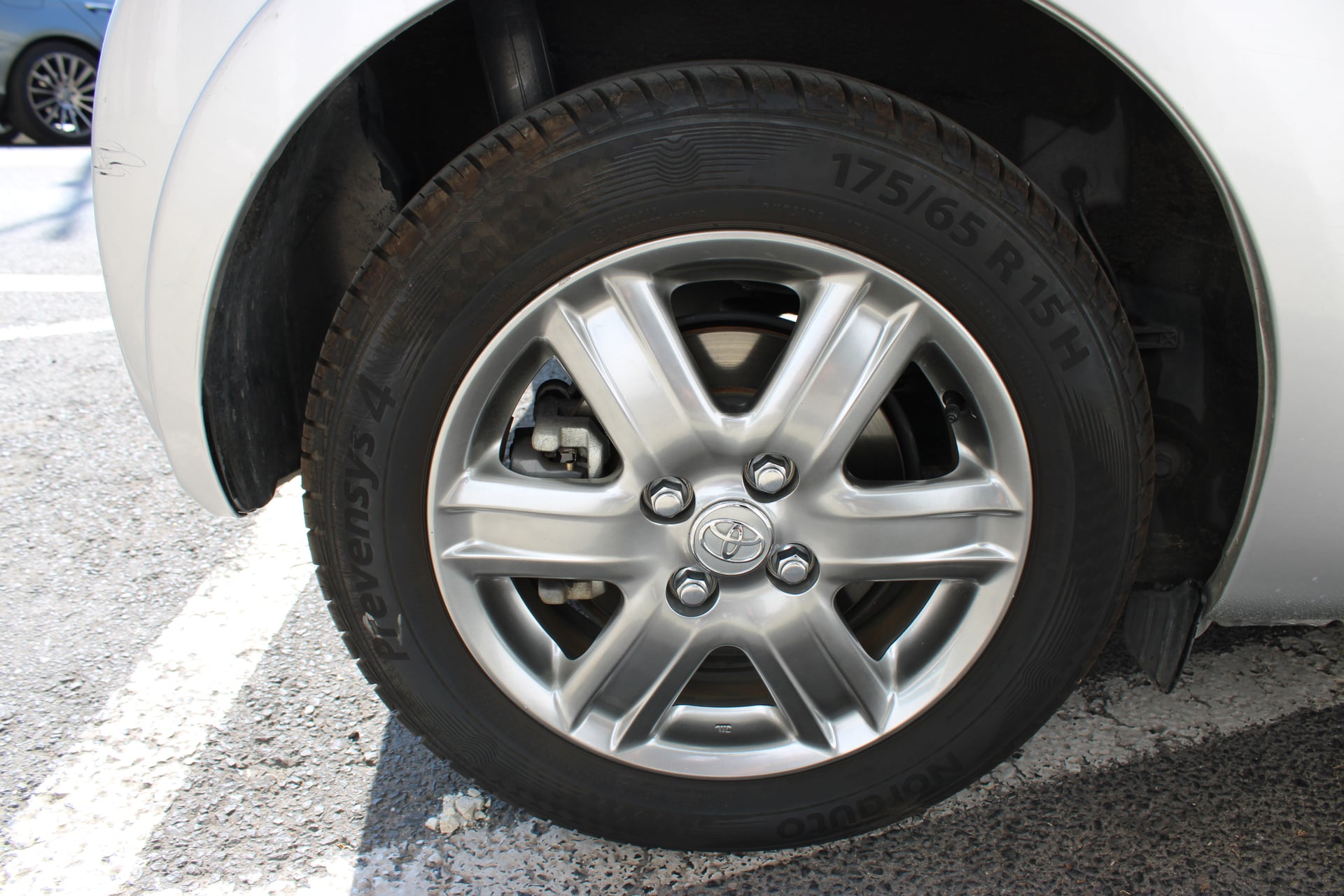Toyota IQ 1.0 VVTI 70 1ST ( Clim, Moteur à chaîne ... ) — 25