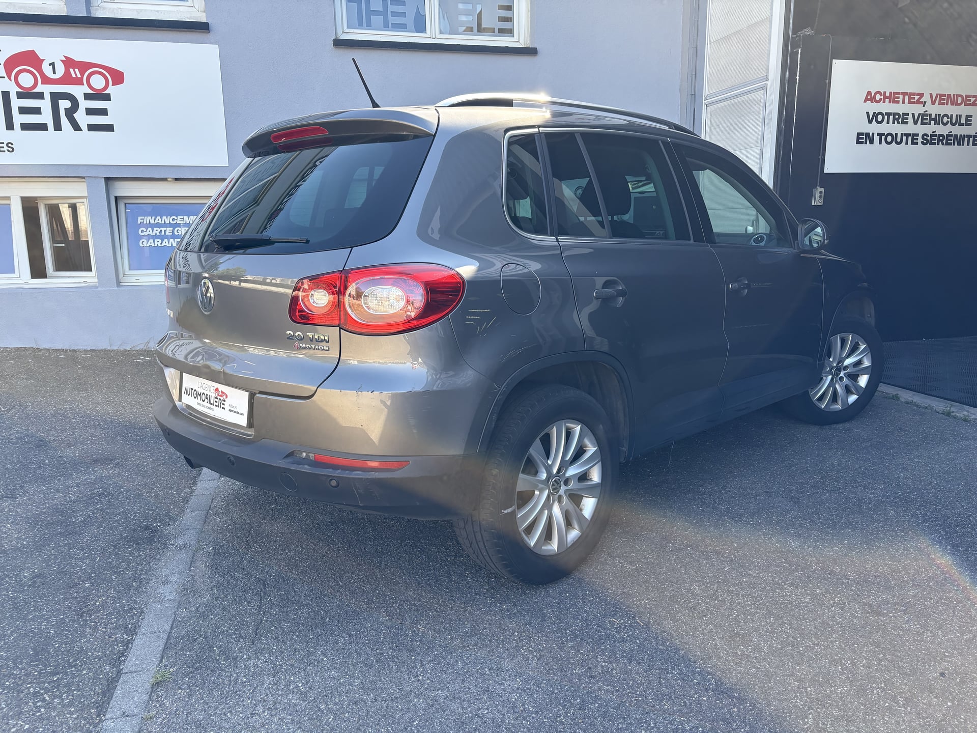 Volkswagen Tiguan 2.0 TDI 140ch FAP Sportline 4Motion DSG7 - Clim automatique - Régulateur de vitesse - Frein à main électrique — 2