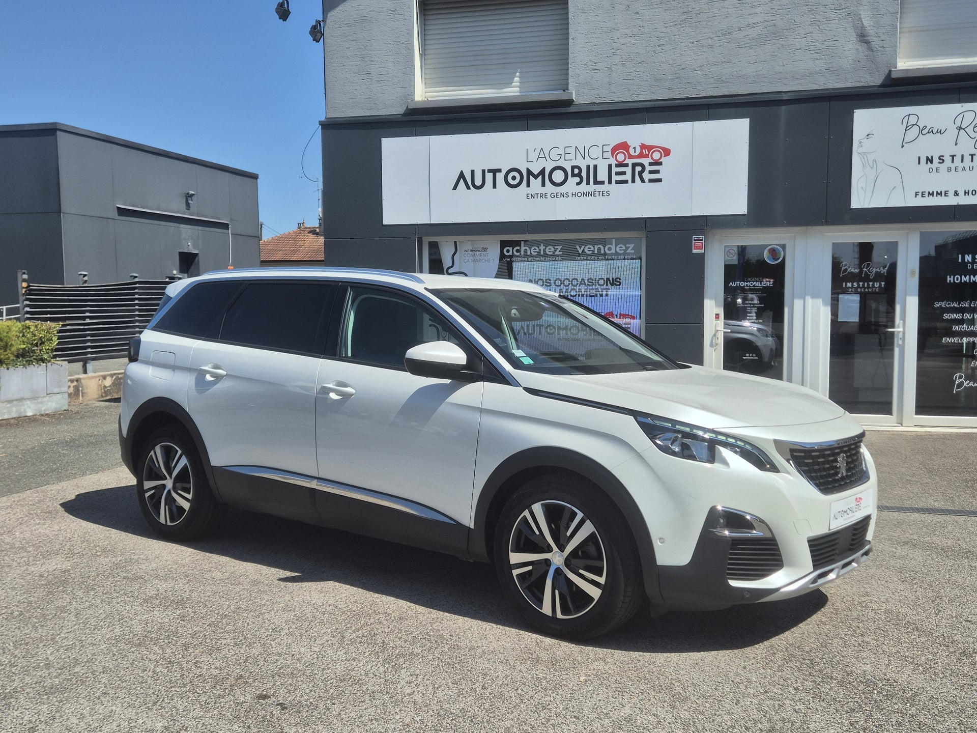 Peugeot 5008 1.6 BlueHDi 120 cv ALLURE EAT6 Boîte auto 7 PLACES — 24