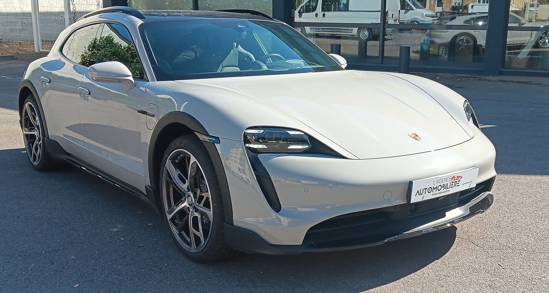 Porsche Taycan 4 Cross Turismo  476 ch  (station wagon)