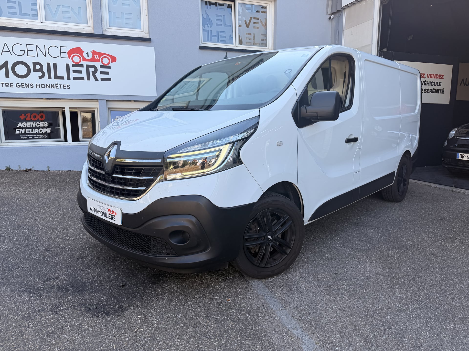 Renault Trafic L1H1 2.0 DCI 120 GRAND CONFORT - GPS - Climatisation - Radars de stationnement — 1