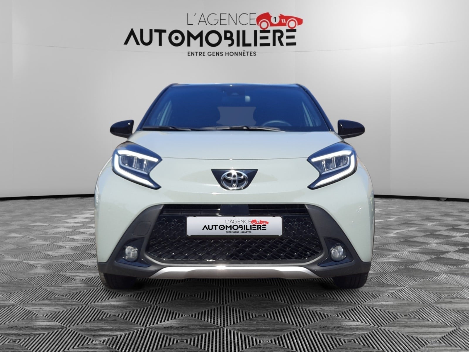 Toyota Aygo X Hatchback 1.0i CVT Envy LHD 72Ch/ Garantie Toyota 02/2028 — 2