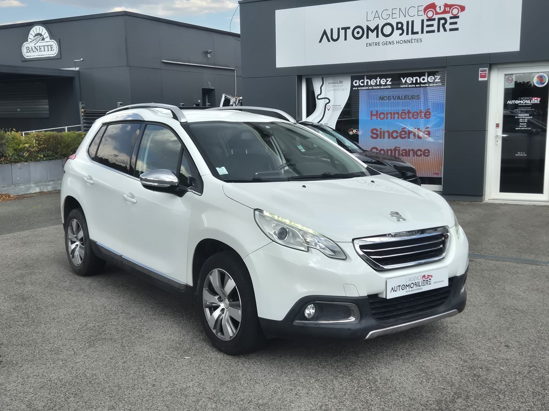 Peugeot 2008 1.6 e-HDi 115 ALLURE — 2