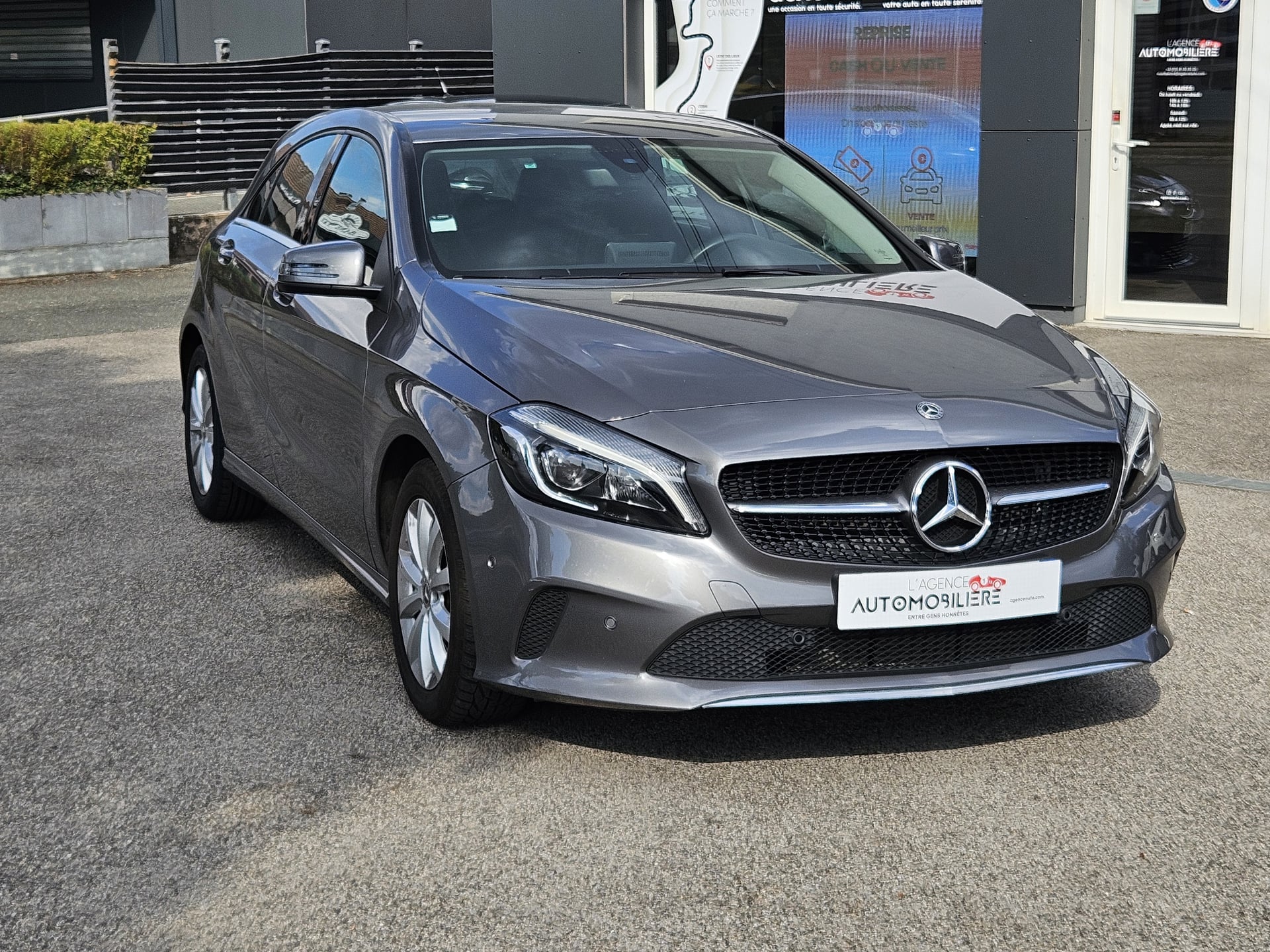 Mercedes-Benz Classe A 180 INSIPIRATION 1.6 122 CV (Caméra de recul - GPS - Bluetooth) — 2