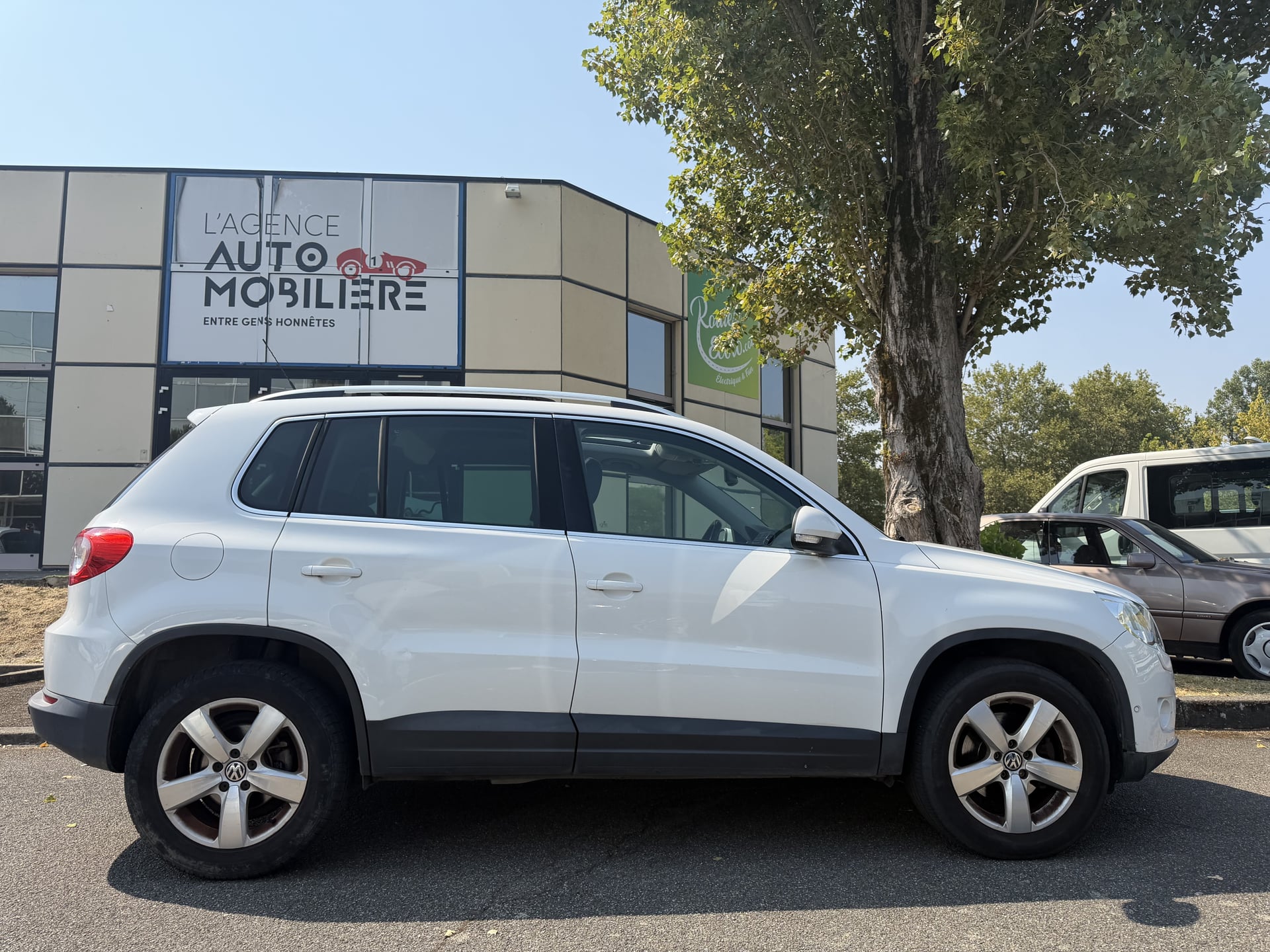 Volkswagen Tiguan 2.0 TDI 140cv Carat - Toit ouvrant — 2