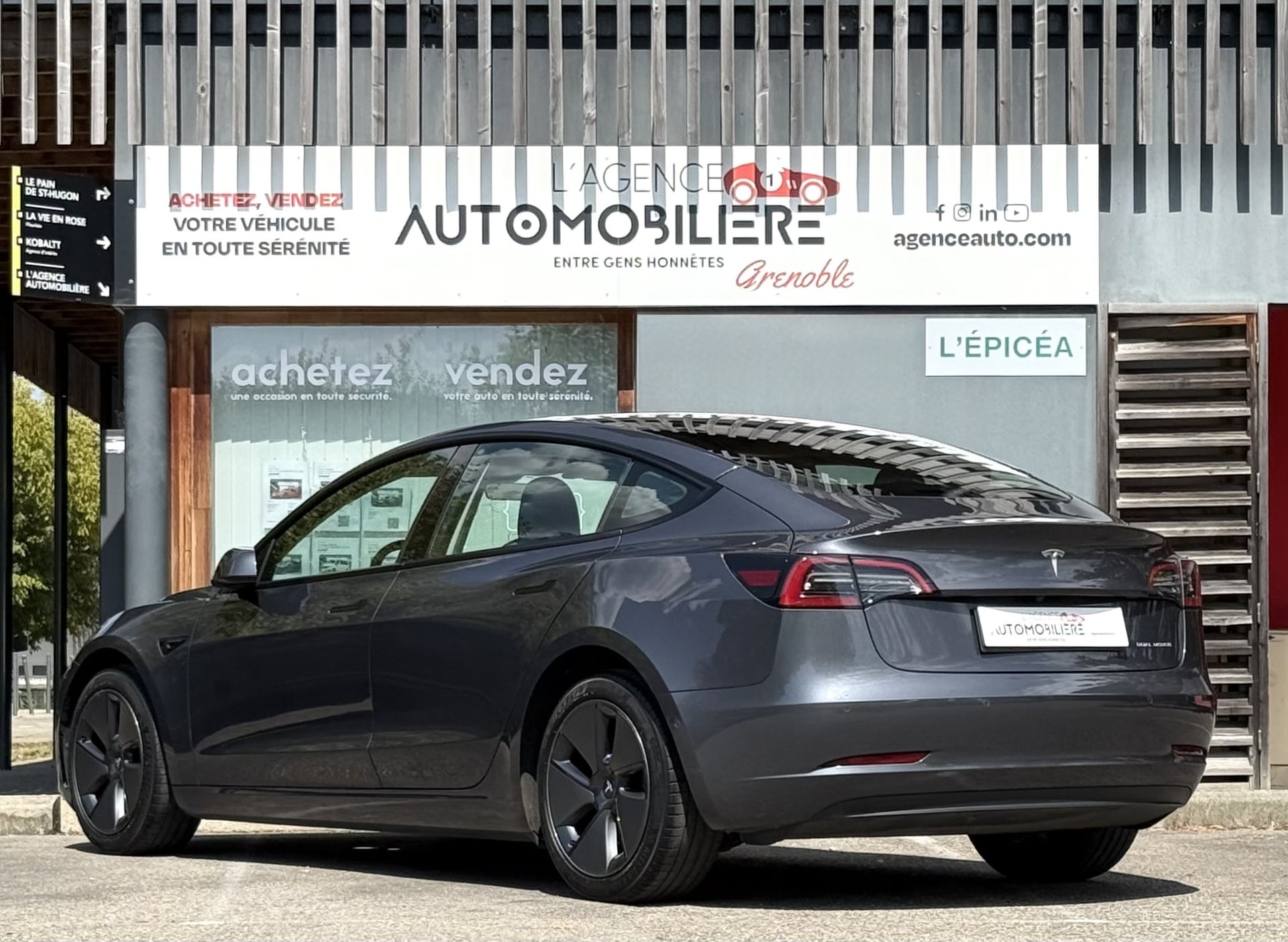 Tesla Model 3 Long Range Dual Motor AWD - 40000km — 2