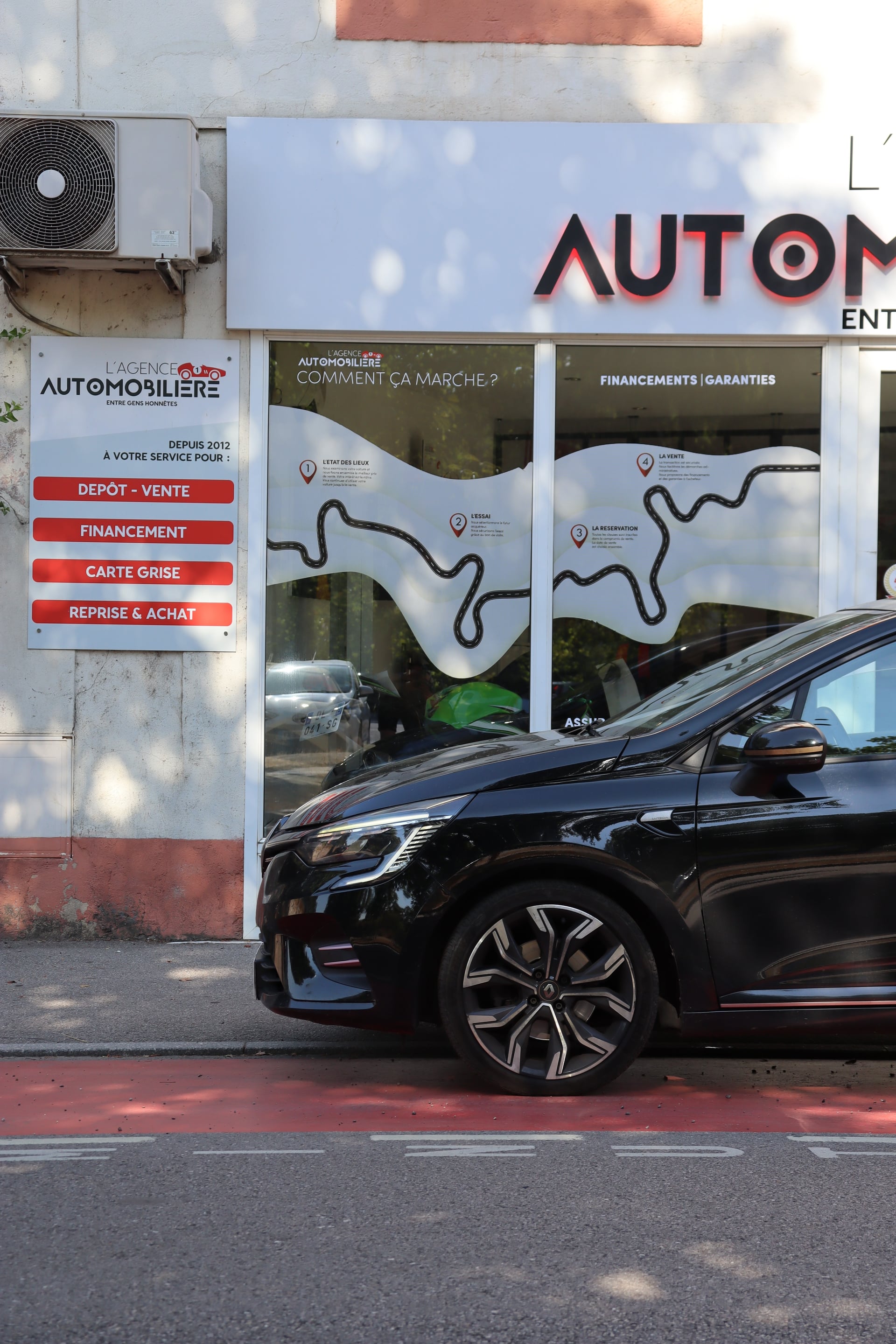 Renault Clio 1.3 TCE 140 Lutecia (CarPlay, Caméra, Eclairage d'ambiance LED) — 2