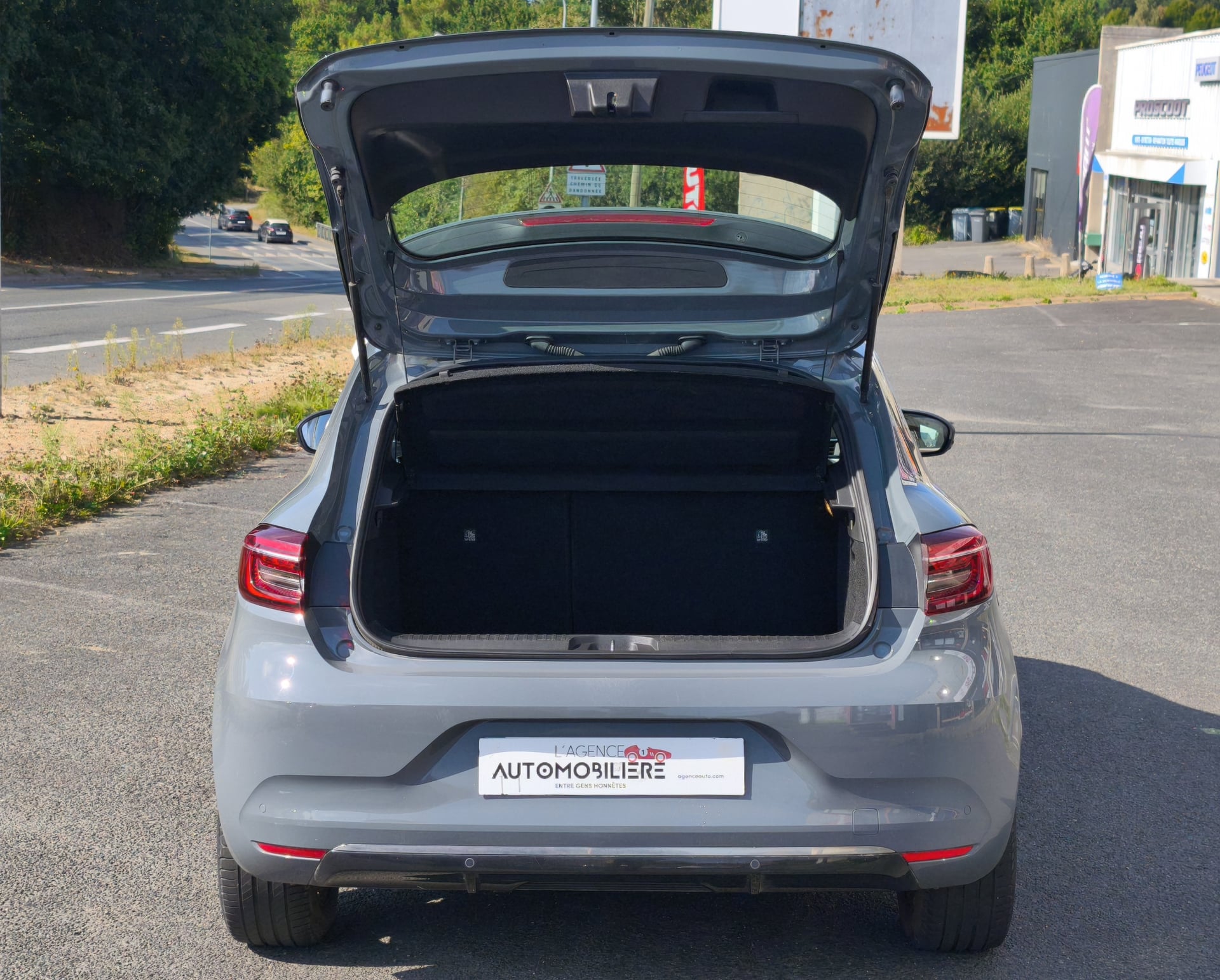 Renault Clio E-TECH 1.6 i 140 Hybrid INTENS Entretien Renault — 38