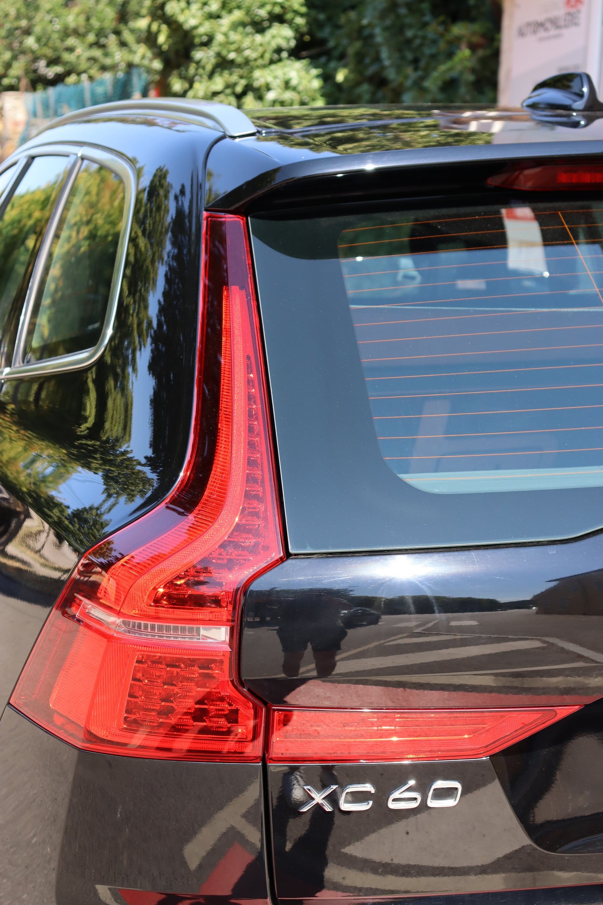 Volvo XC60 T5 250 Inscription Luxe AWD (Toit ouvrant, CarPlay, Cuir) — 40
