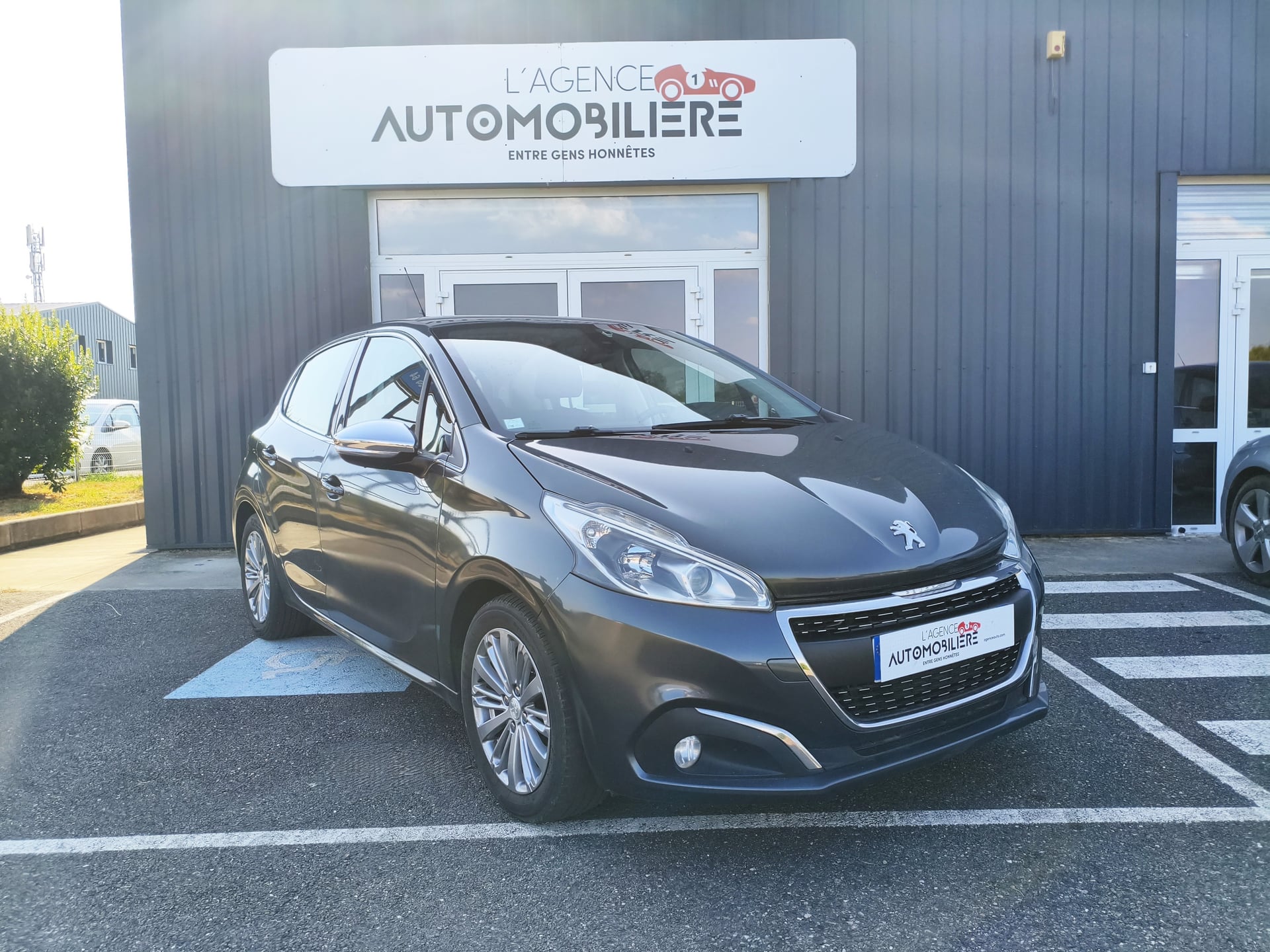 Peugeot 208 1.2l allure 80 ch - Entretiens Full Peugeot